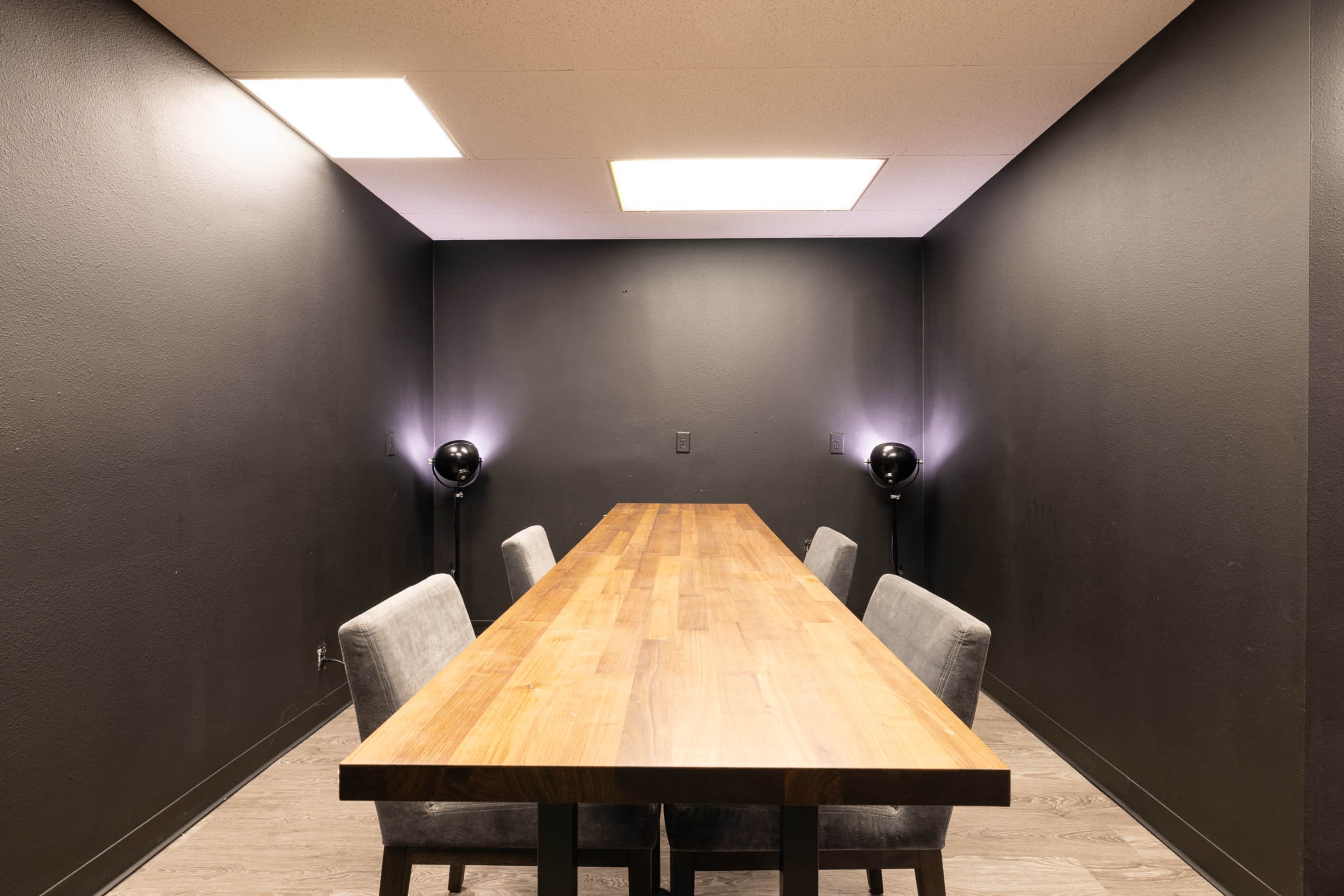 Mid-Town Meetup | Event + Meeting + Podcast Space Image in Northwest Tampa, Tampa, FL