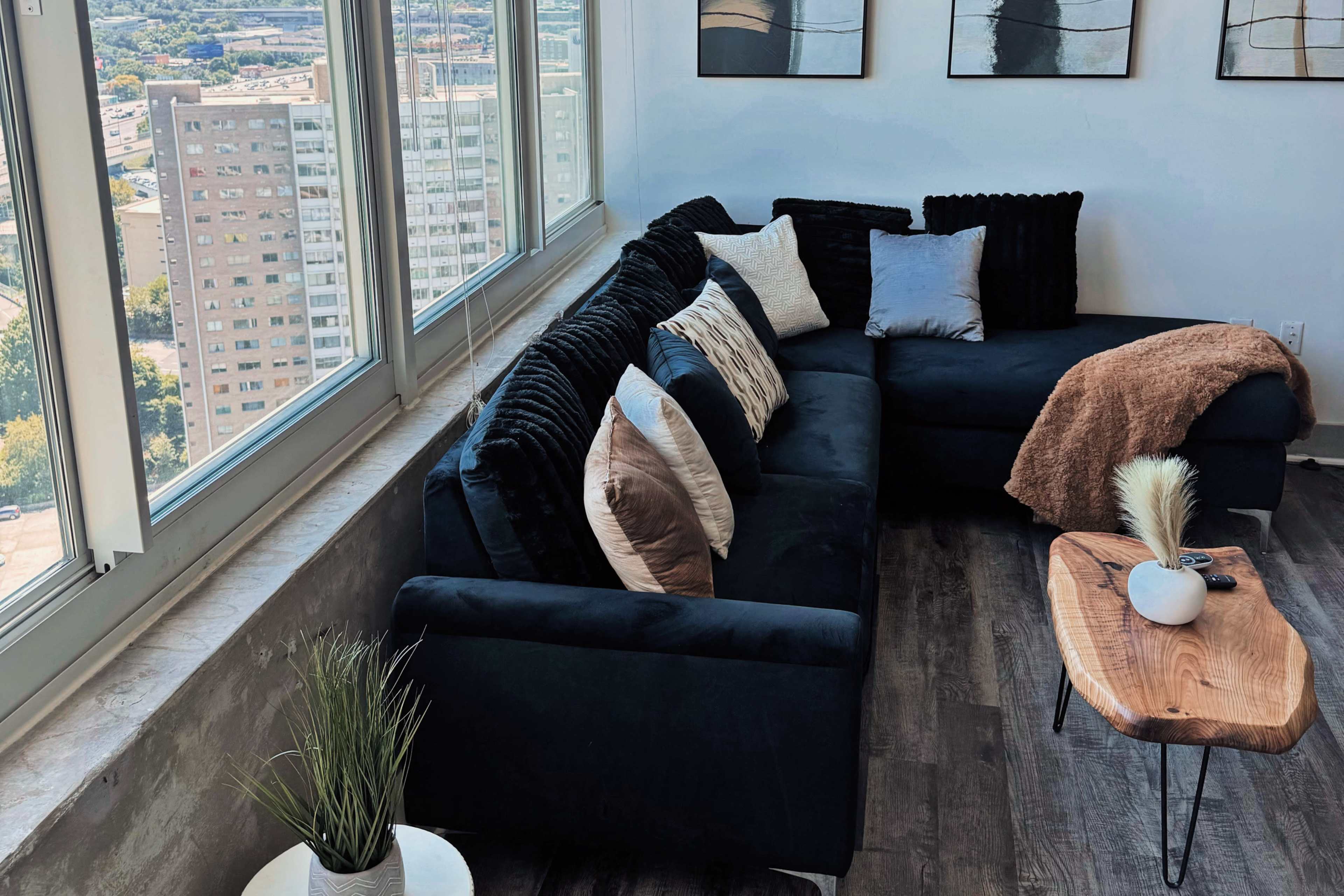 Luxury Downtown Loft-style HighRise Image in Downtown Atlanta, Atlanta, GA