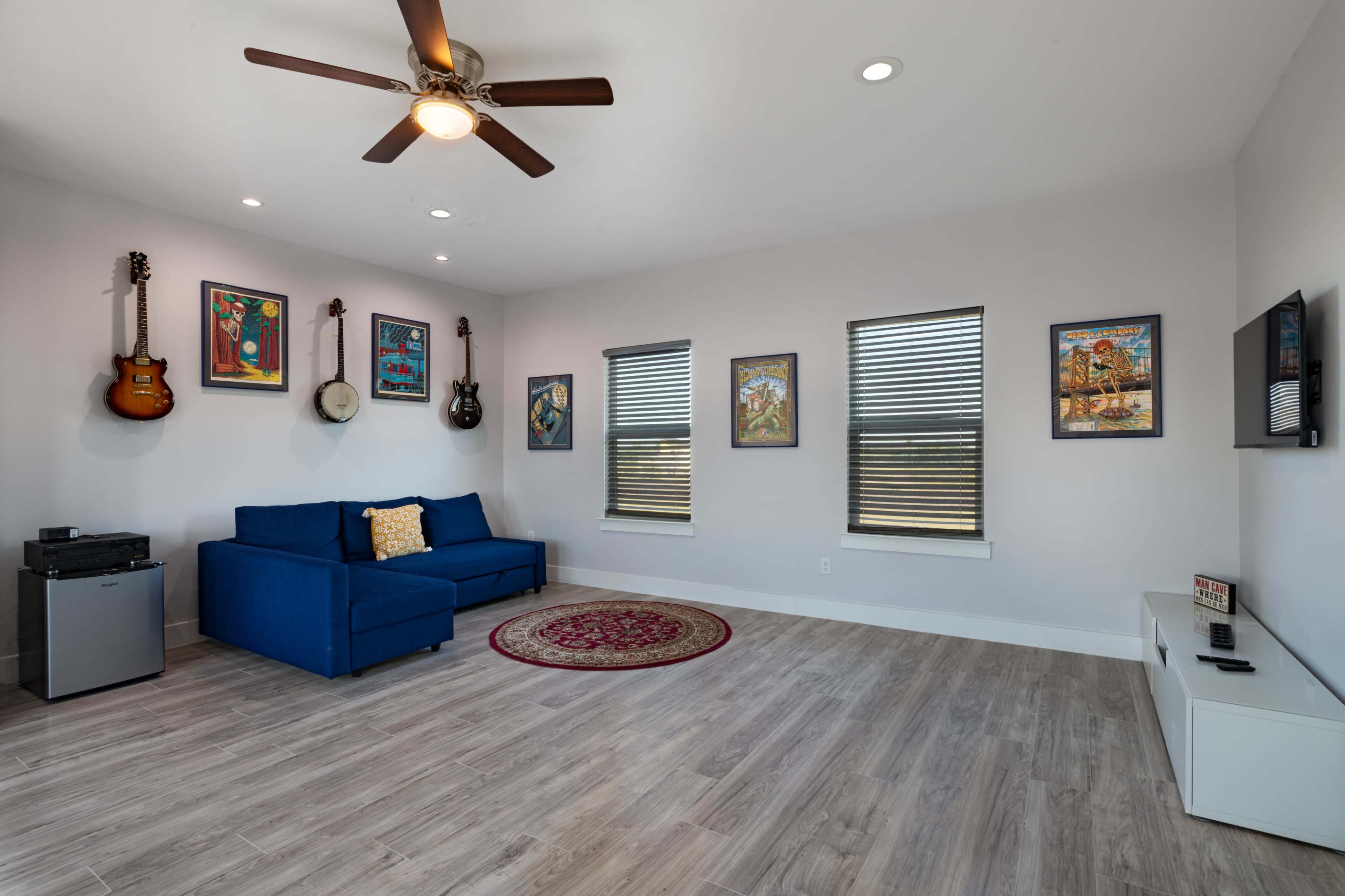 Large Country House, Remote and Private Image in Del Valle, Del Valle, TX