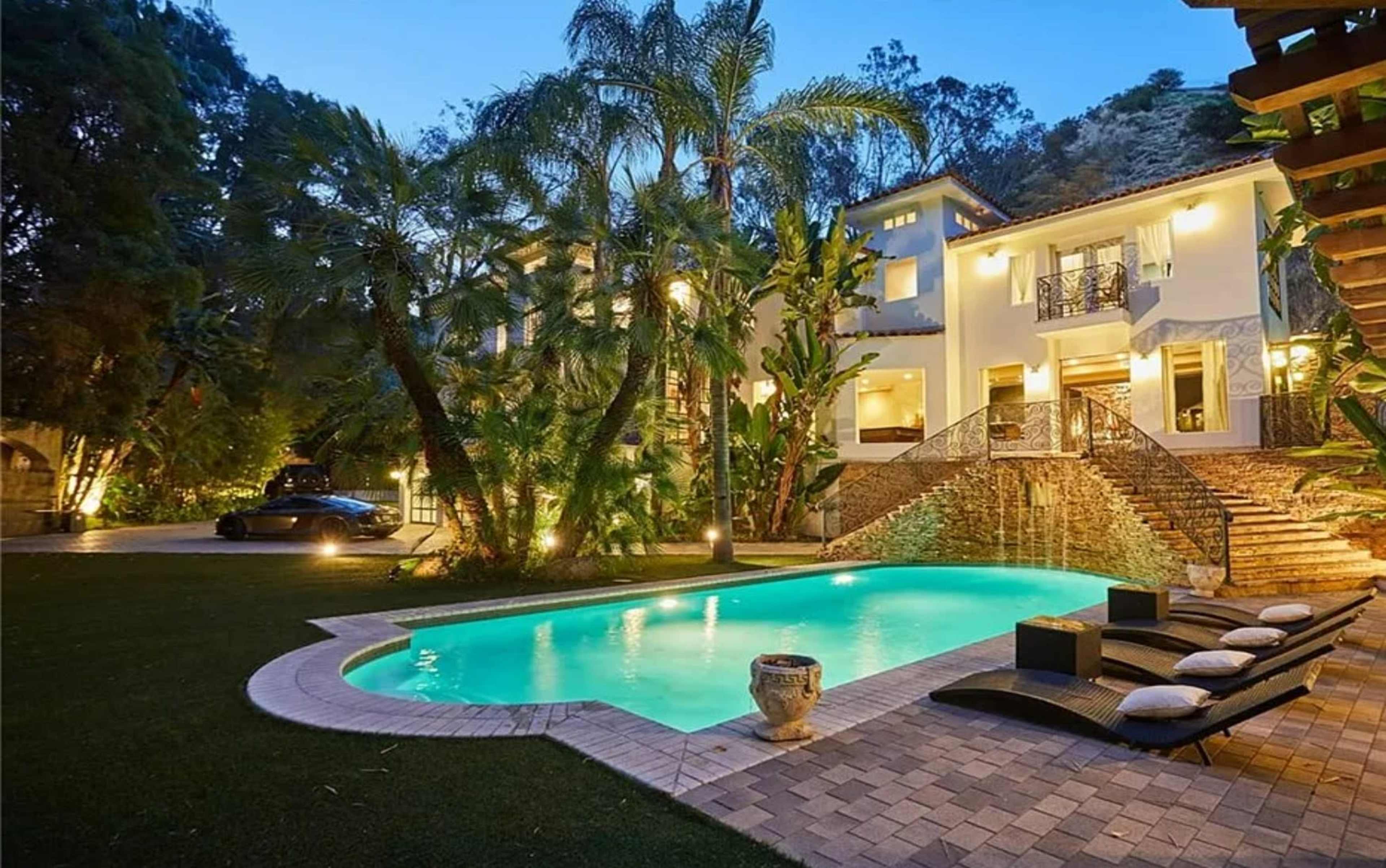 LUXE POOL ESTATE WITH OUTDOOR FLAIR & MODERN Image in Central LA, Los Angeles, CA