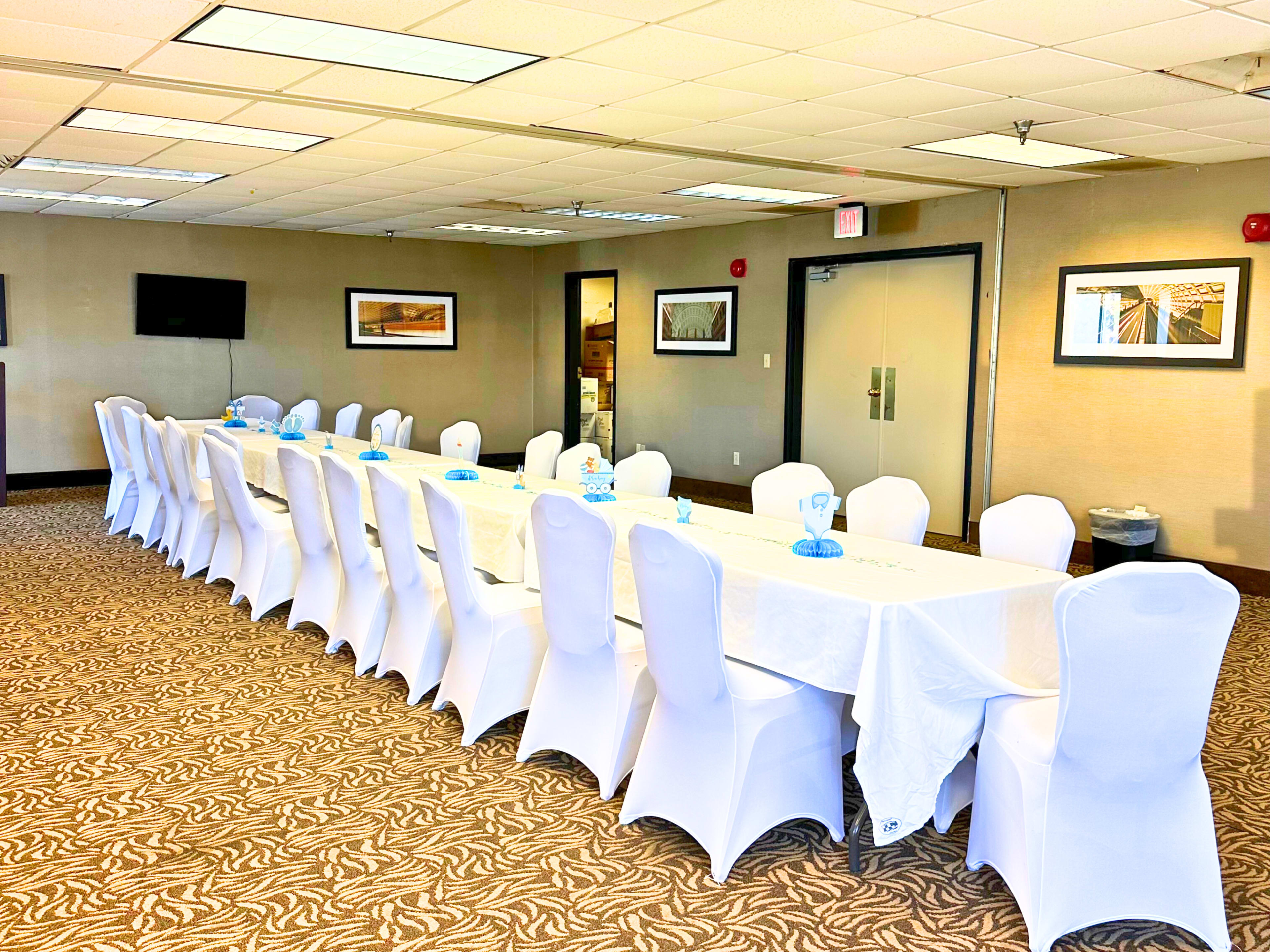 Bright and Flexible Meeting Room in the Heart of Falls Church Image in Seven Corners, Falls Church, VA