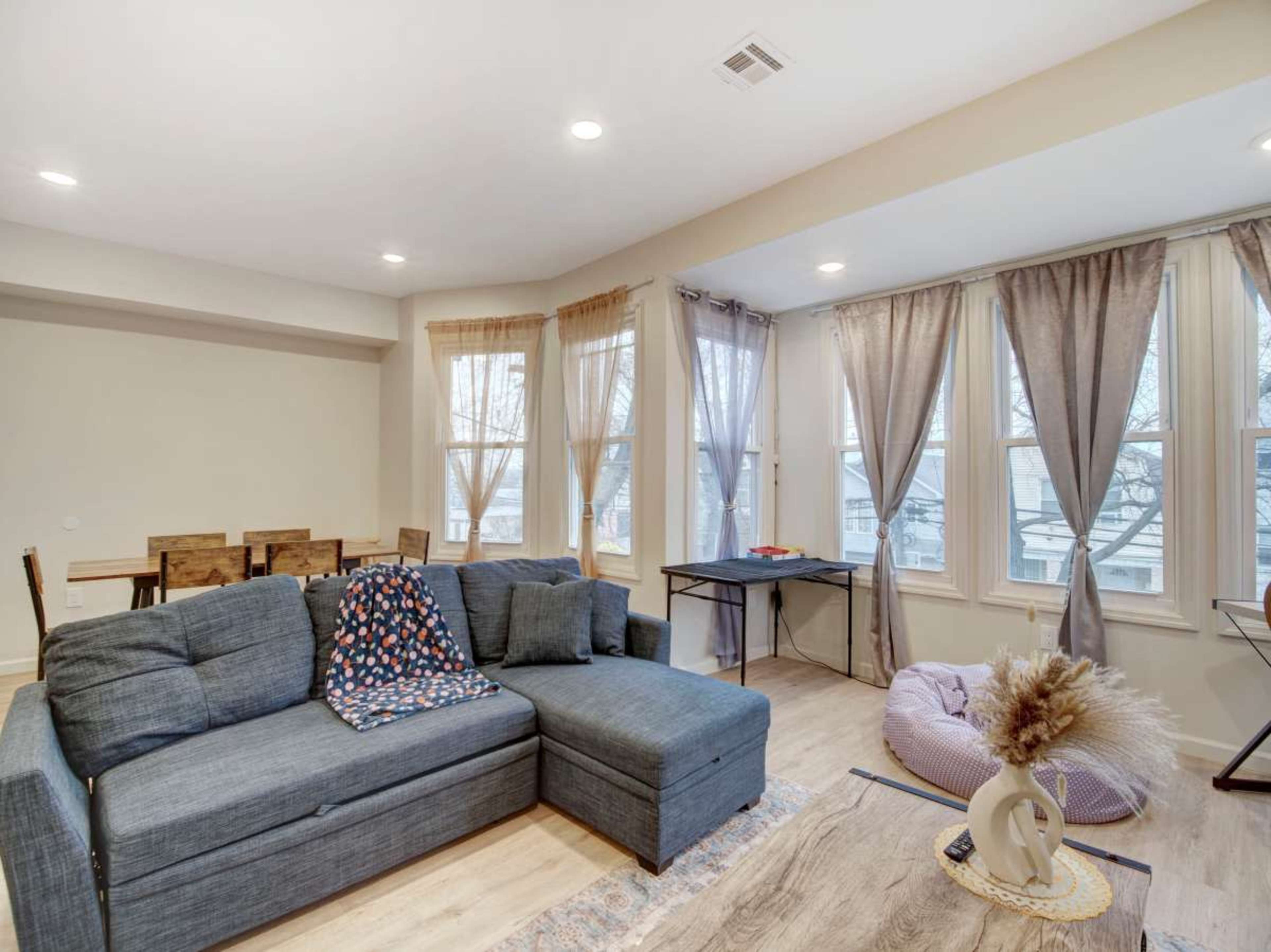 Chic 3-BR Urban Retreat Image in Upper Clinton Hill, Newark, NJ