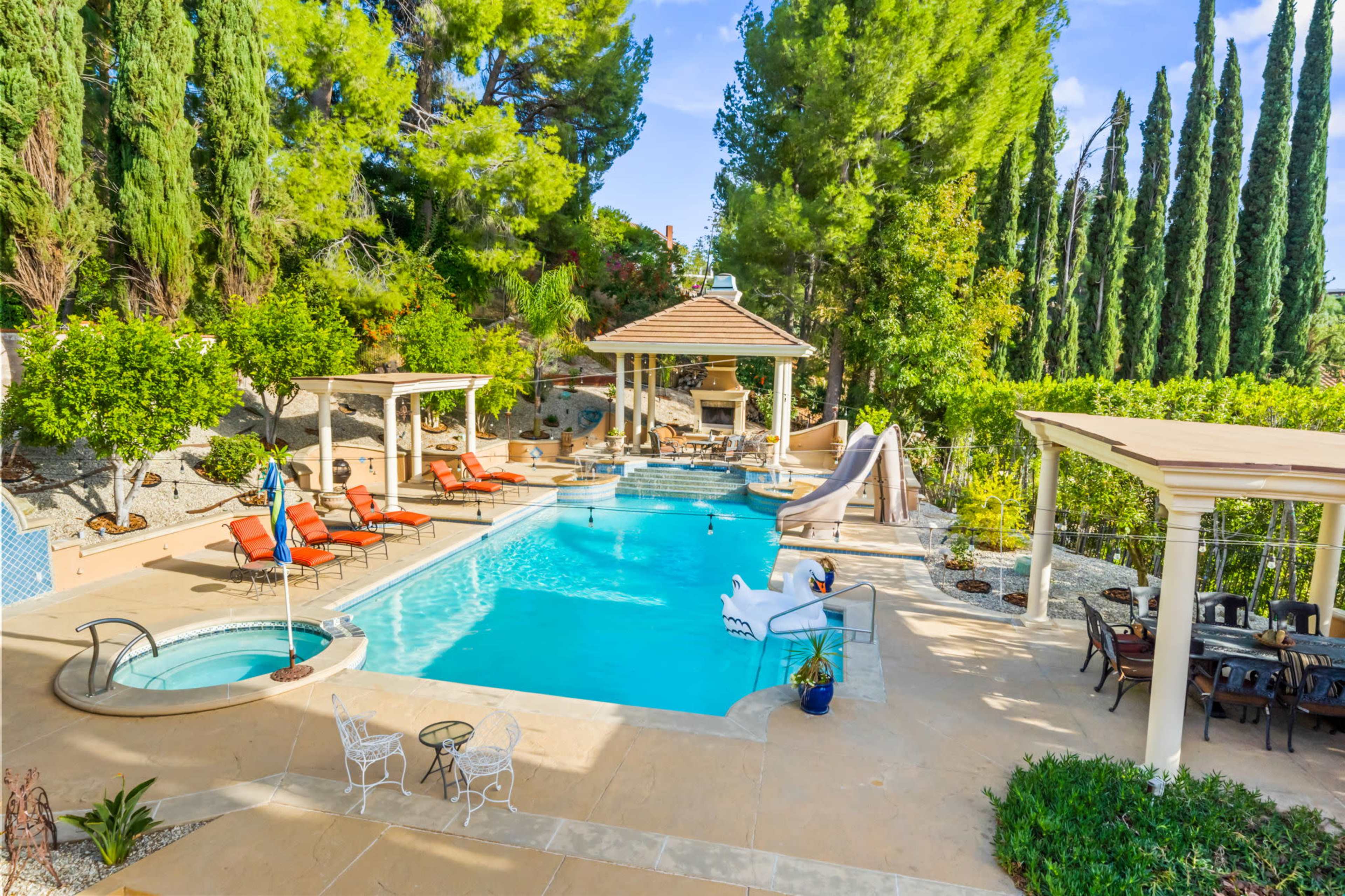Resort House w/huge backyard and pool Image in Porter Ranch, northridge, CA