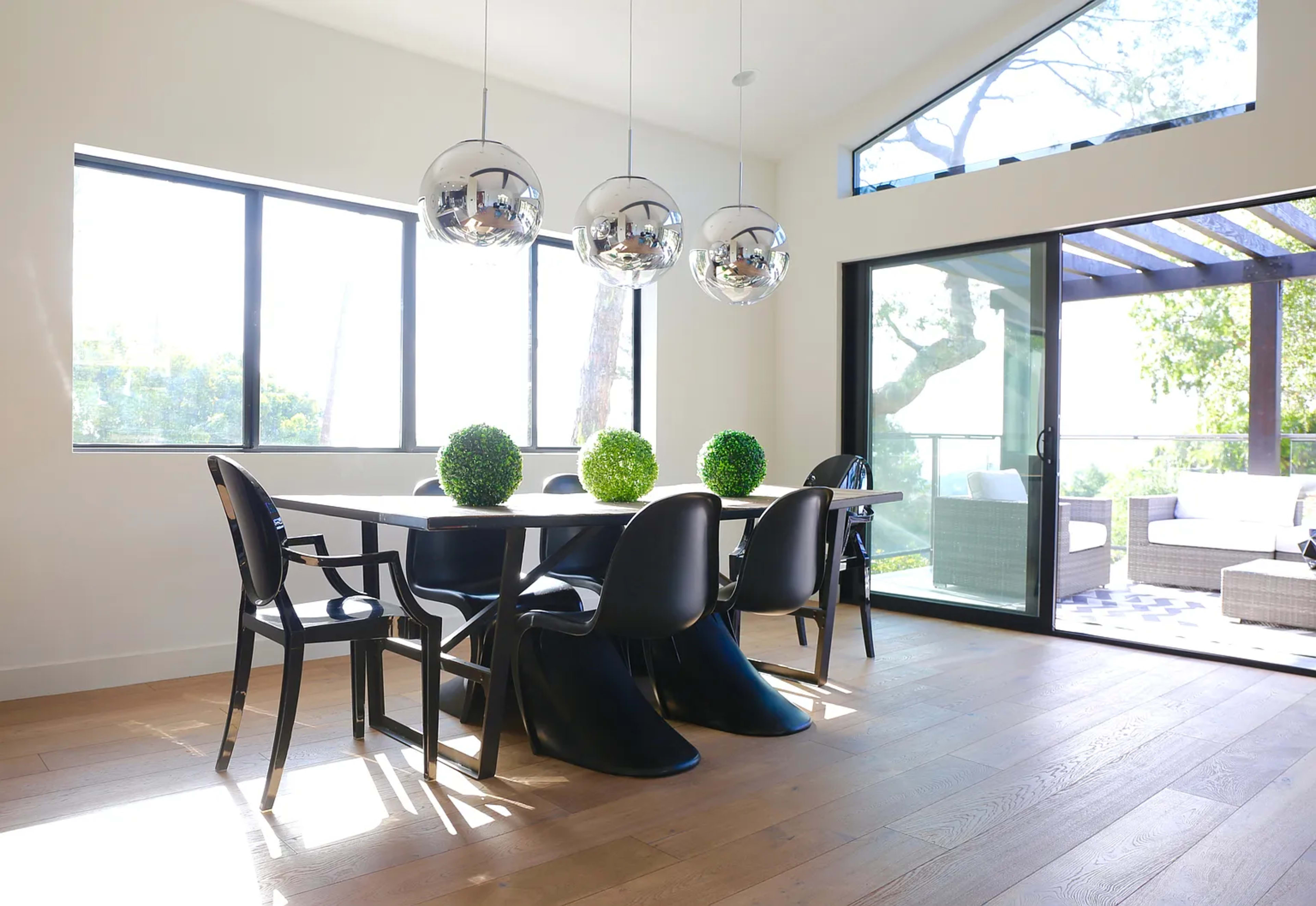 Modern Retreat with Scenic View Image in La Cañada Flintridge, La Canada, CA