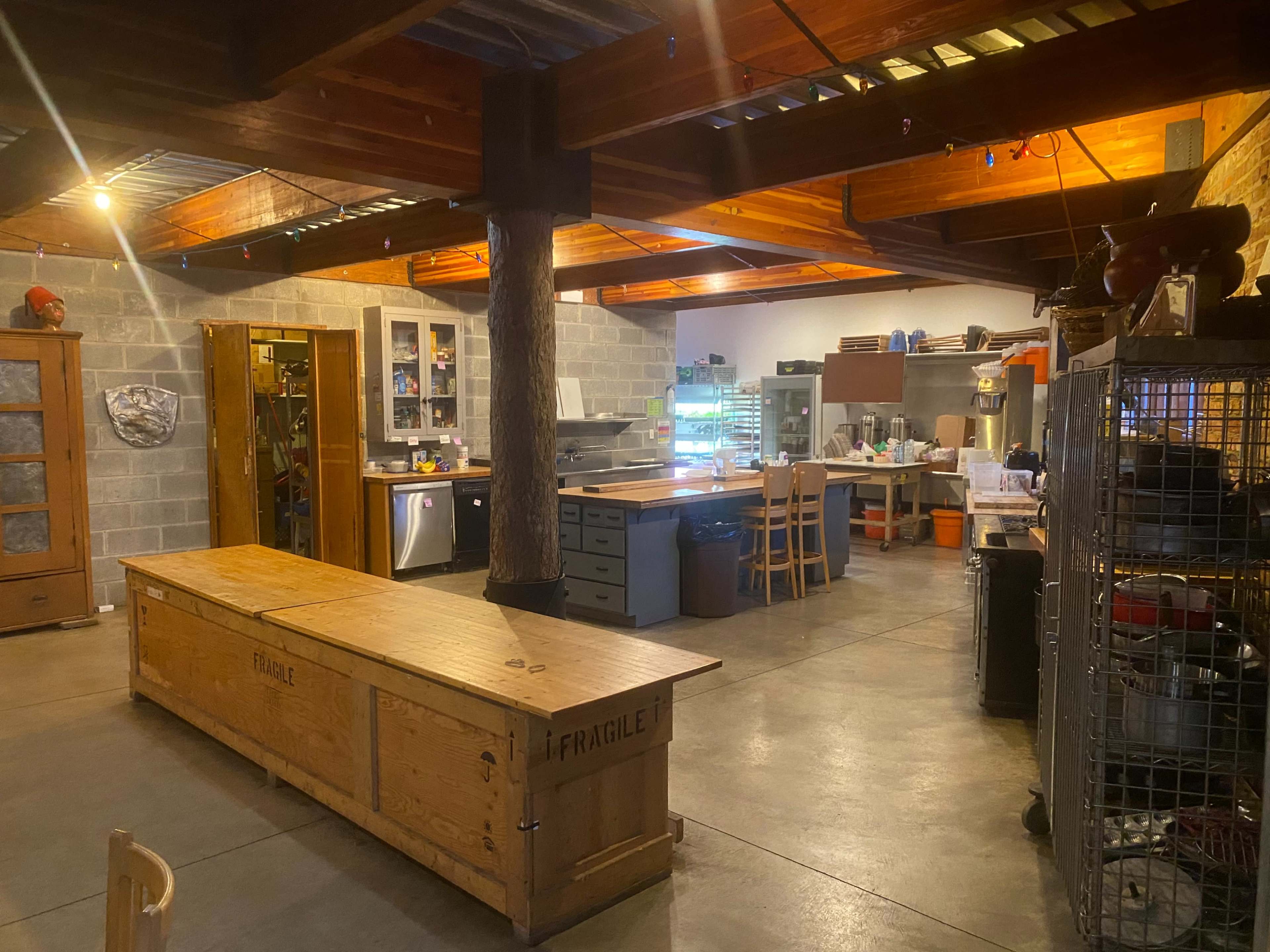 Artistic and Industrial style loft Image in South Side, Chicago, IL