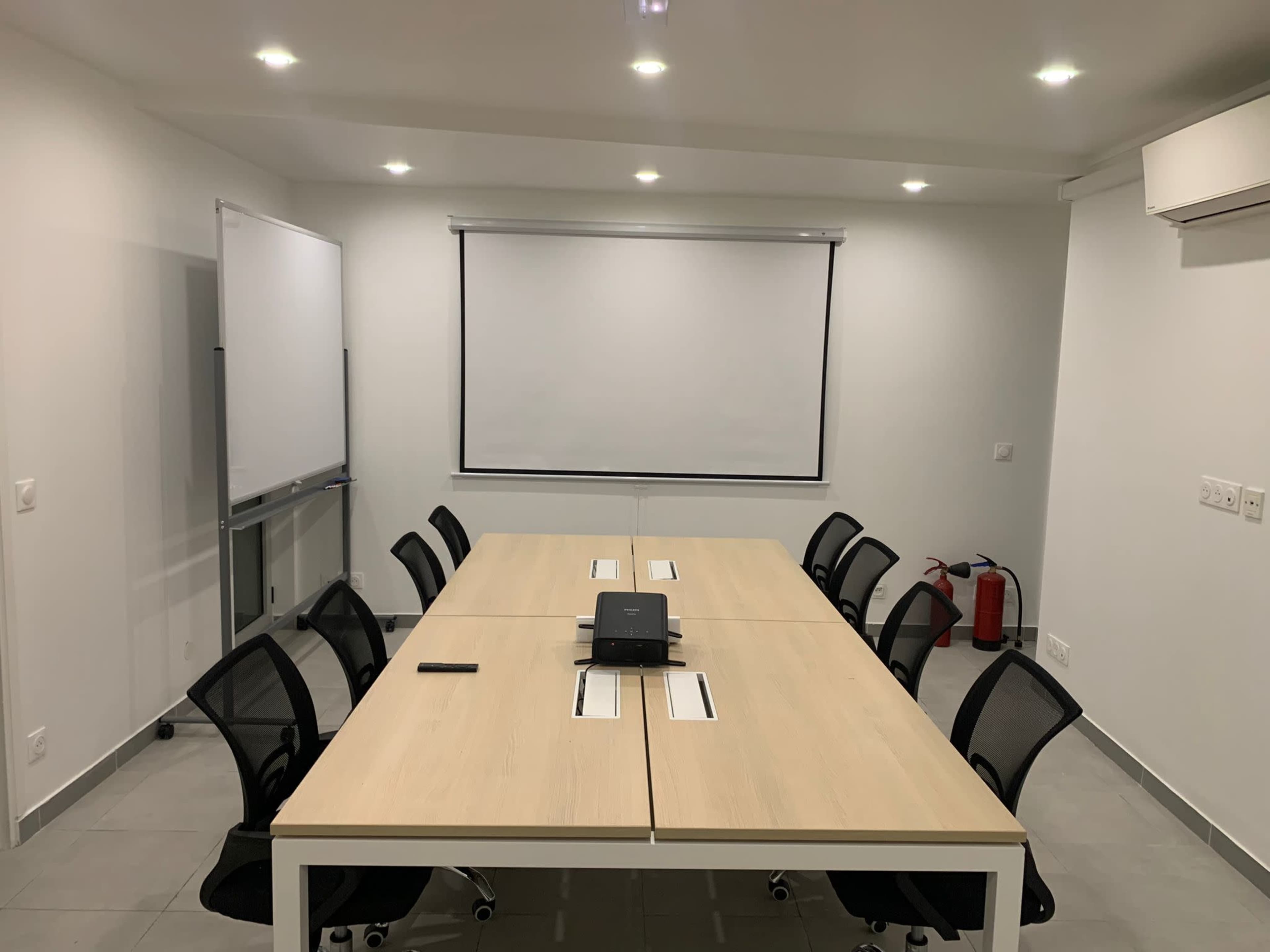 Salle de réunion, bureau avec équipements, salle de formation Image in , FONTENAY SOUS BOIS