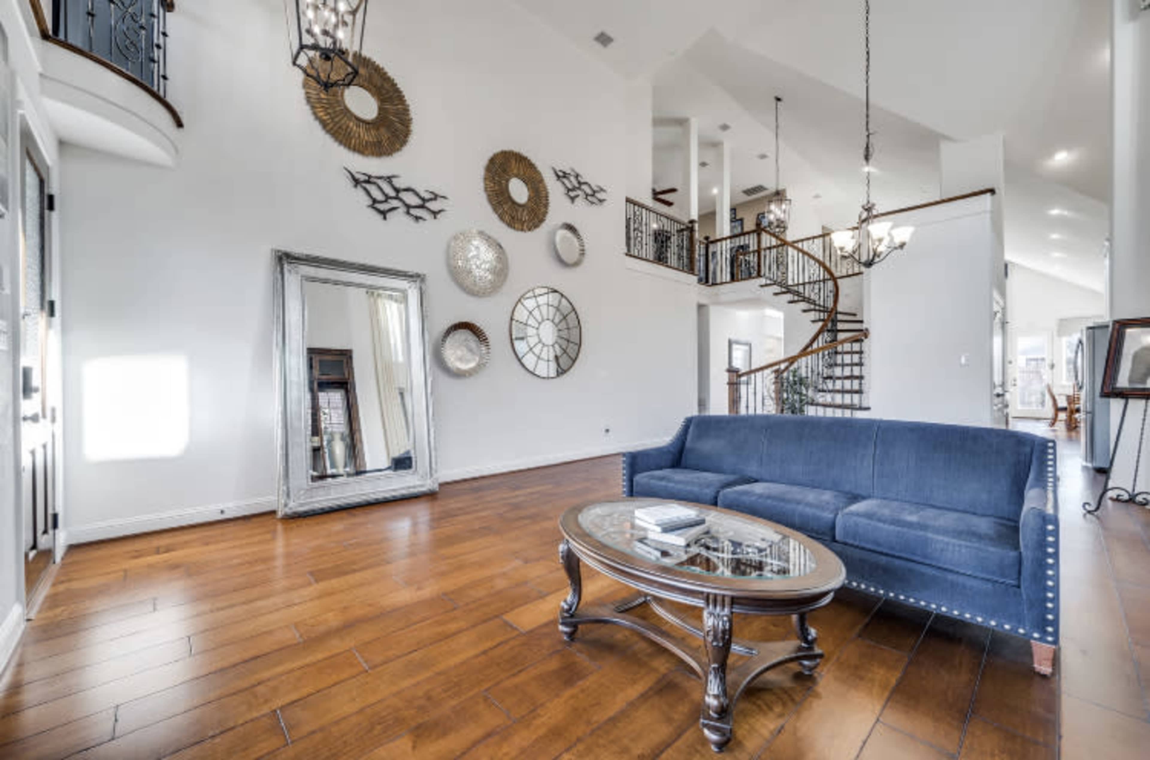 Beautiful Home/ Grand Entry/ 4 meeting spaces / Changing room Image in , Little Elm, TX