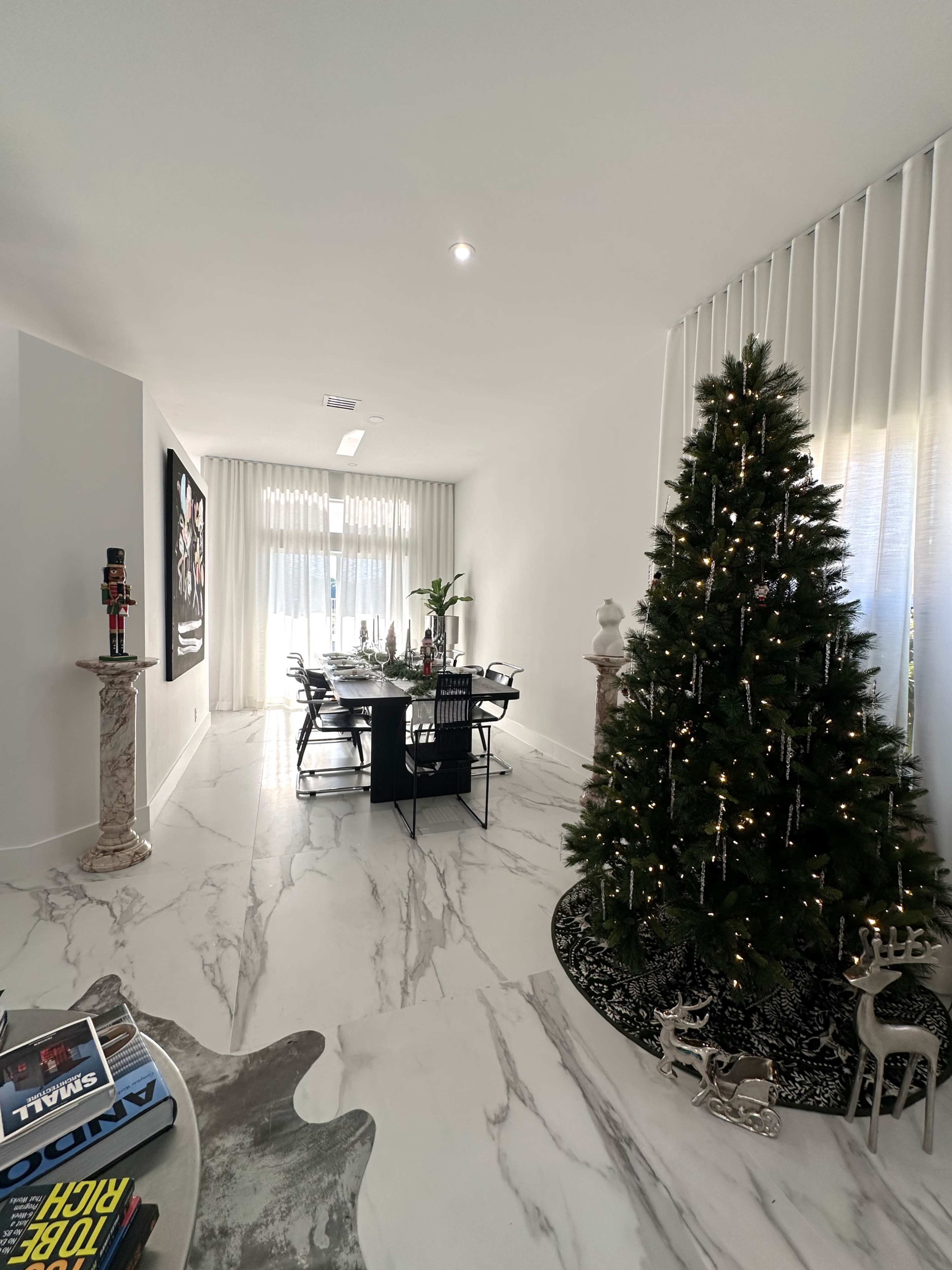 Contemporary Chic Home with Elegant Dining Space Image in Weston, Weston, FL