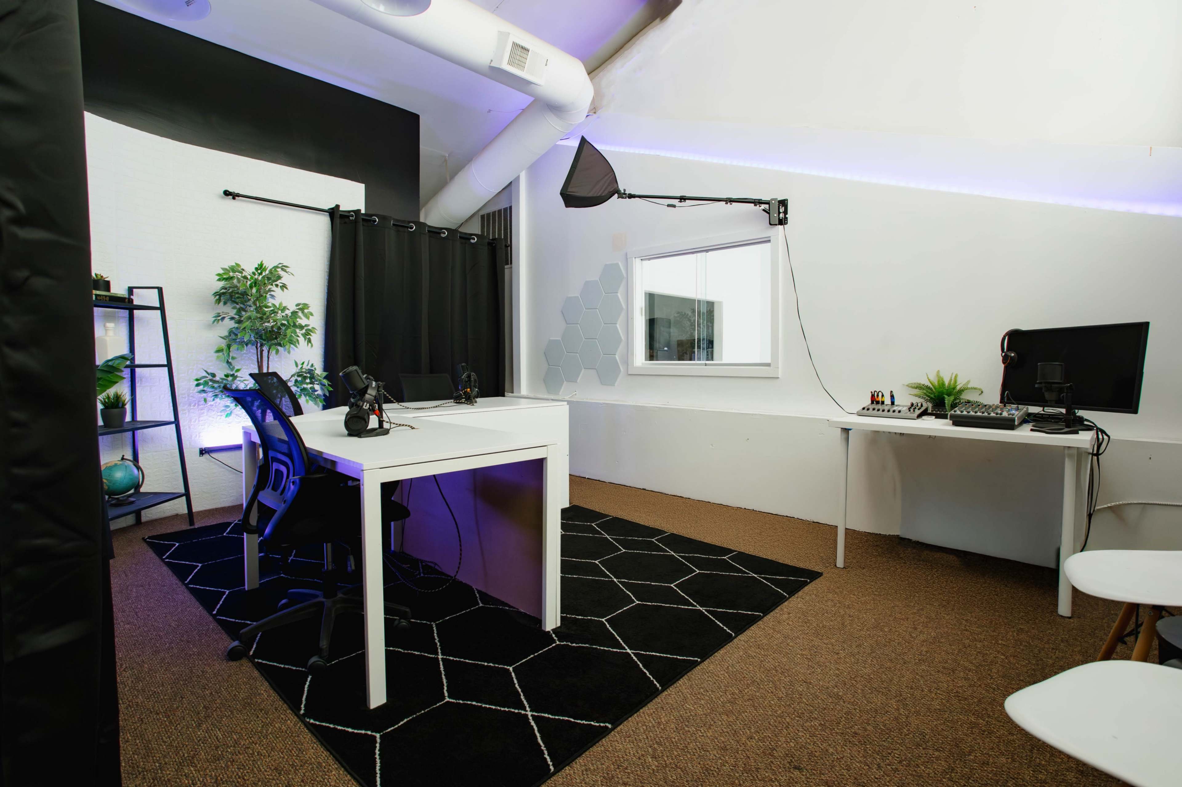 Podcast Studio in Bellevue | 4-Person Setup + Video Capability Image in Wilburton, Bellevue, WA