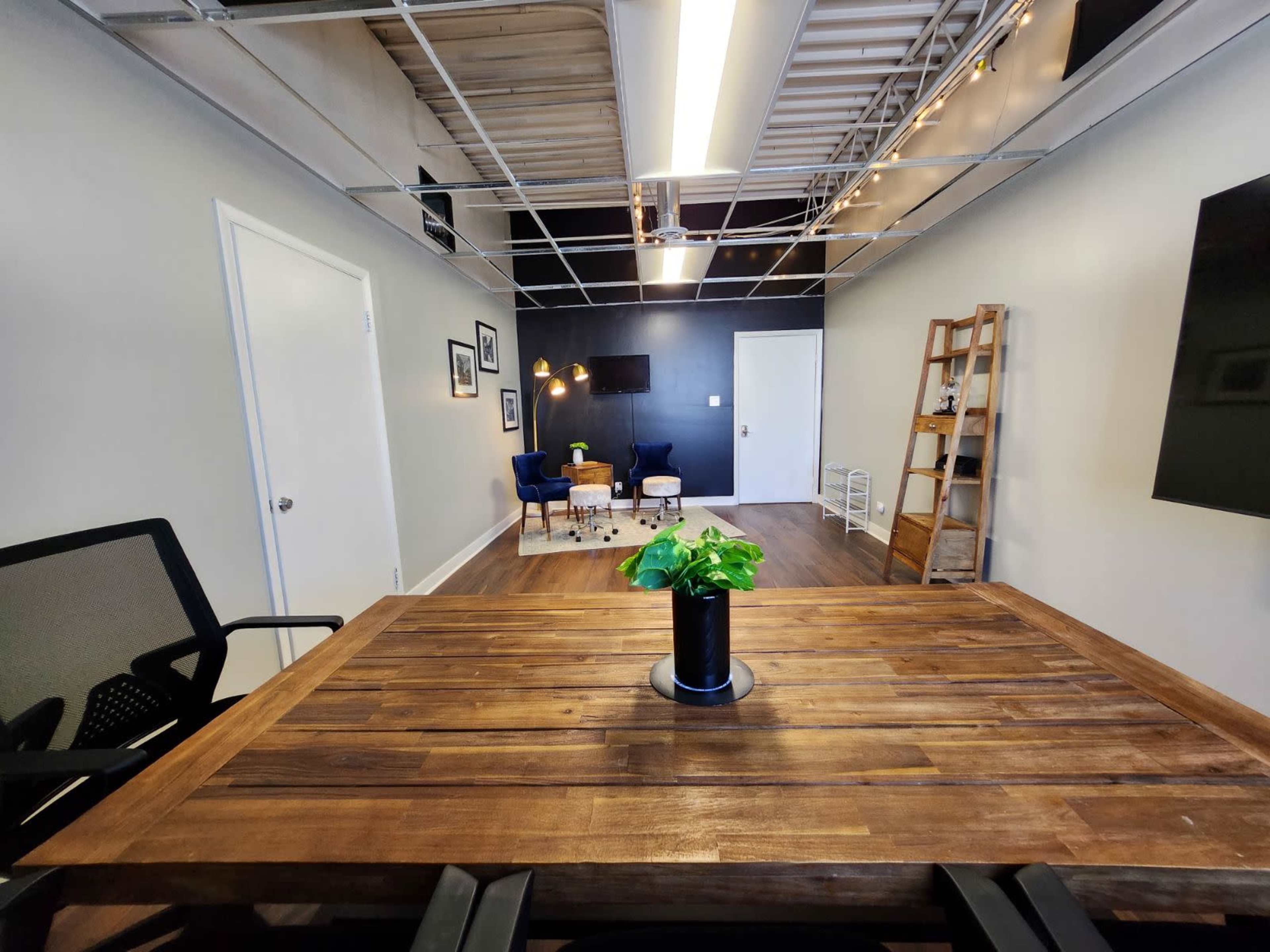 Versatile Office Suite Image in Worth Township, Oak Lawn, IL