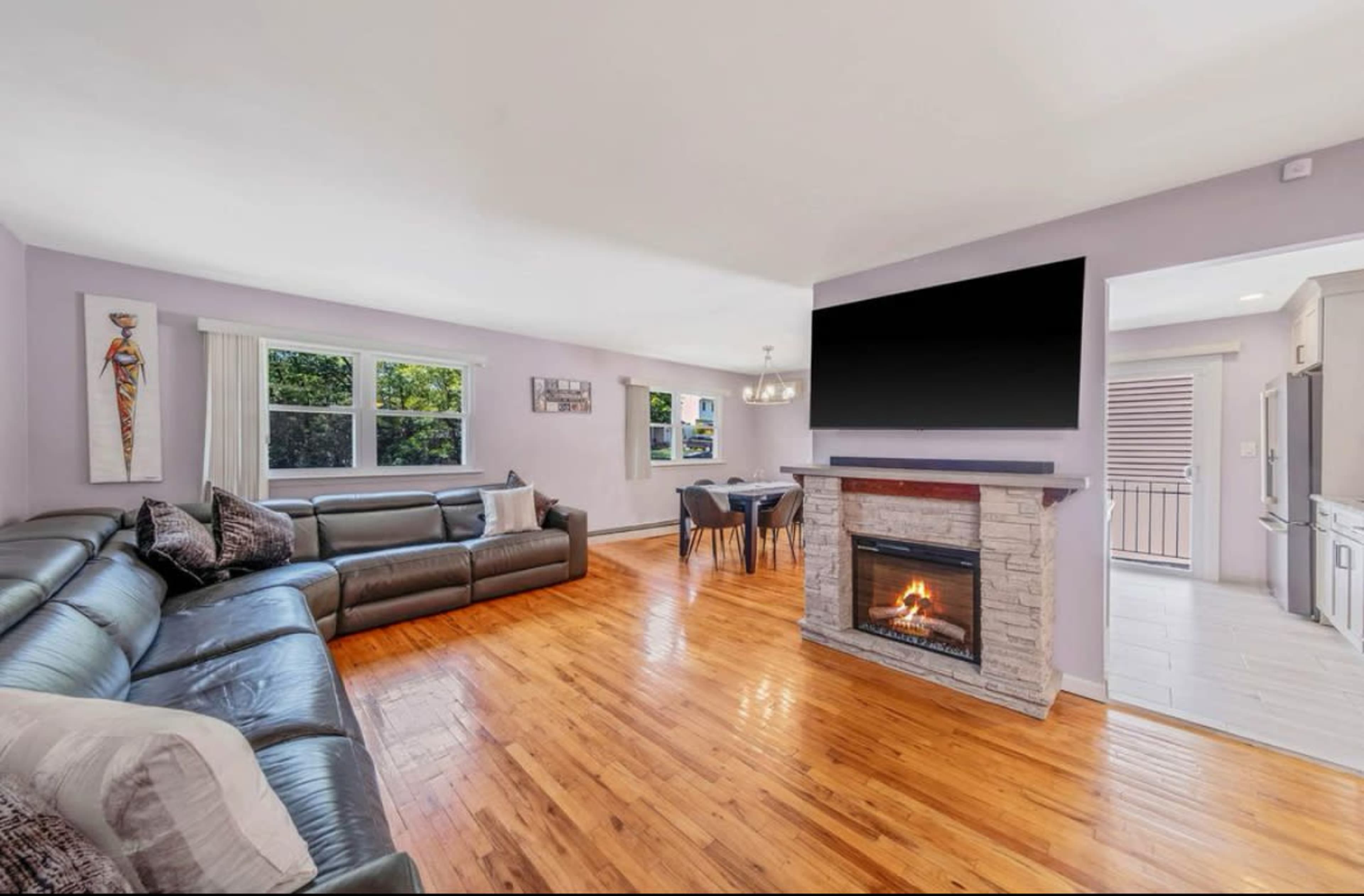 Modern Retreat Image in Huntington, West Hills, NY