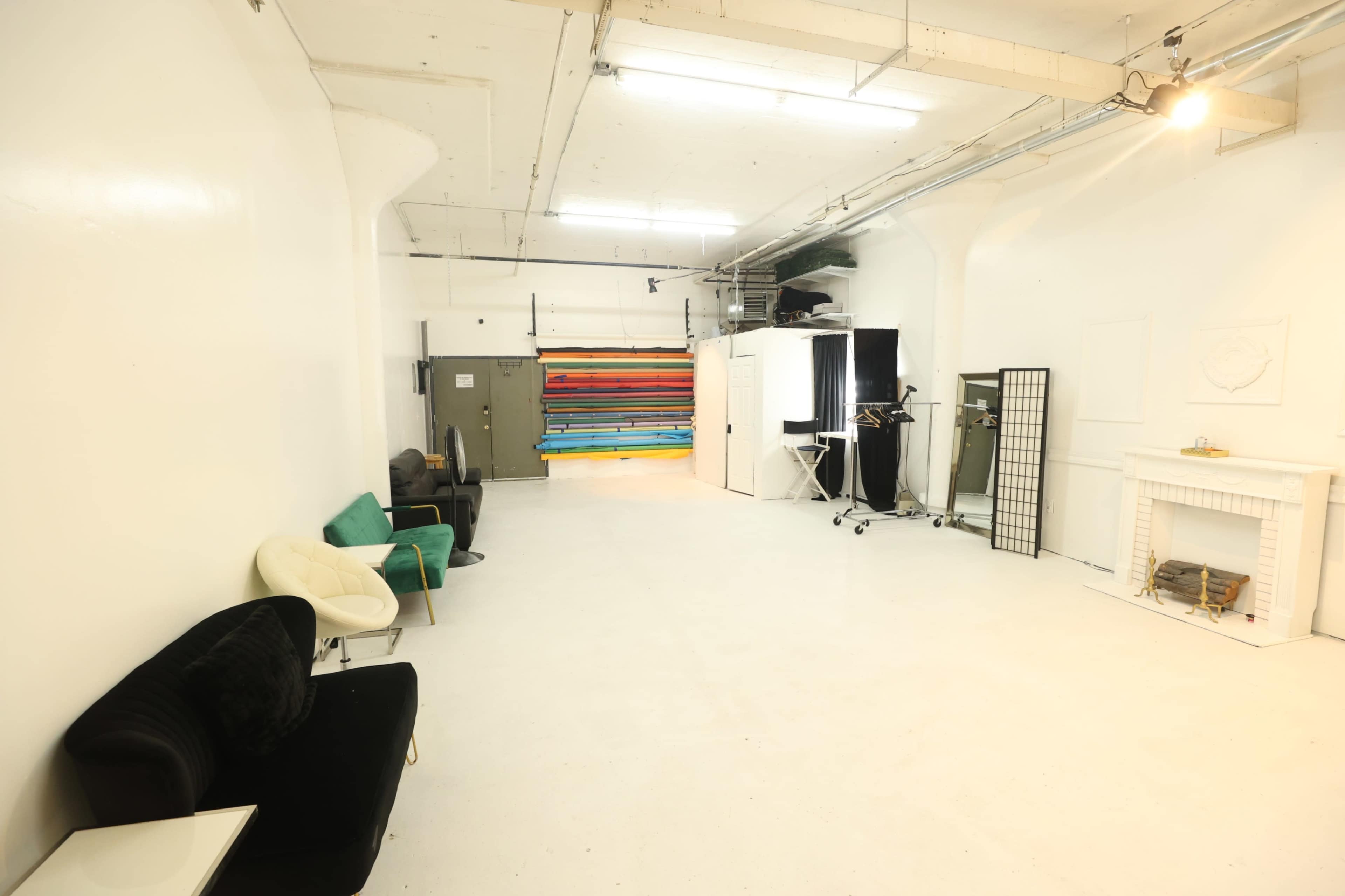 WHITE FRAME STUDIOS | Film & Photo Studio w/ 18ft Ceilings + Lighting ...