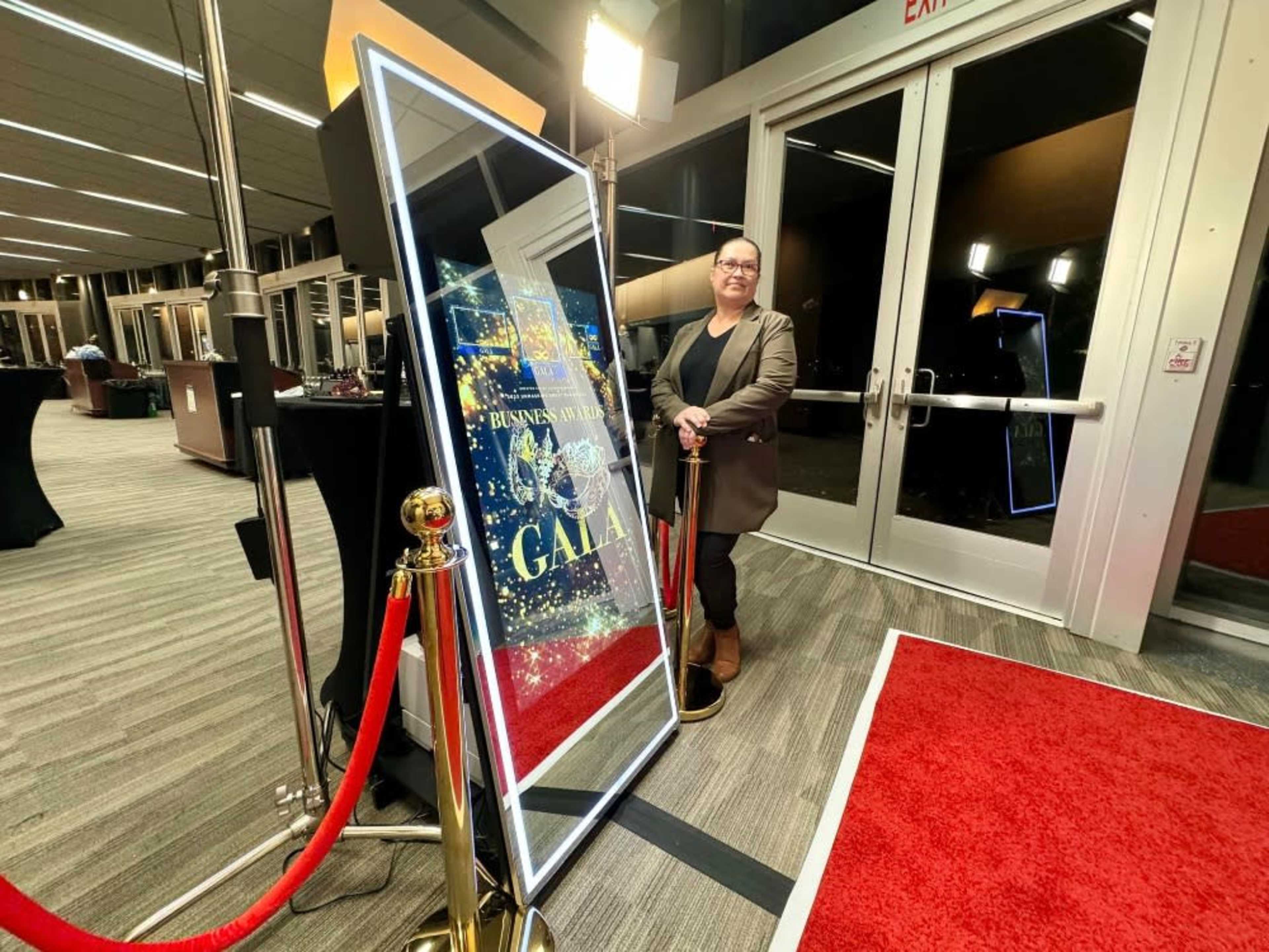 6ft Modern Mirror booth with 3 hours of Printing