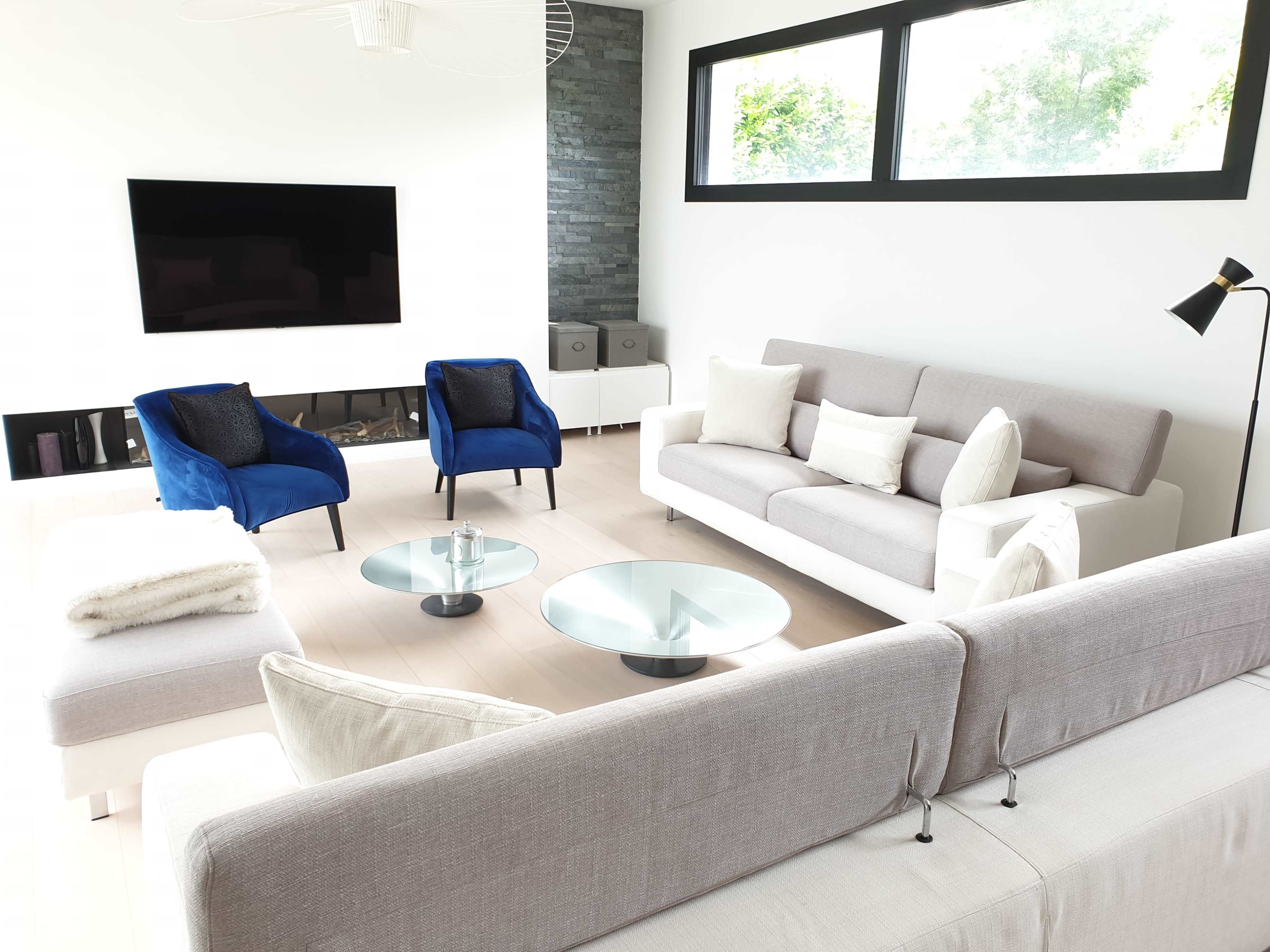 Confidential Villa with Pool & Rooftop Views — Private Day Retreat (12 guests) Image in Vésenex, Divonne les Bains