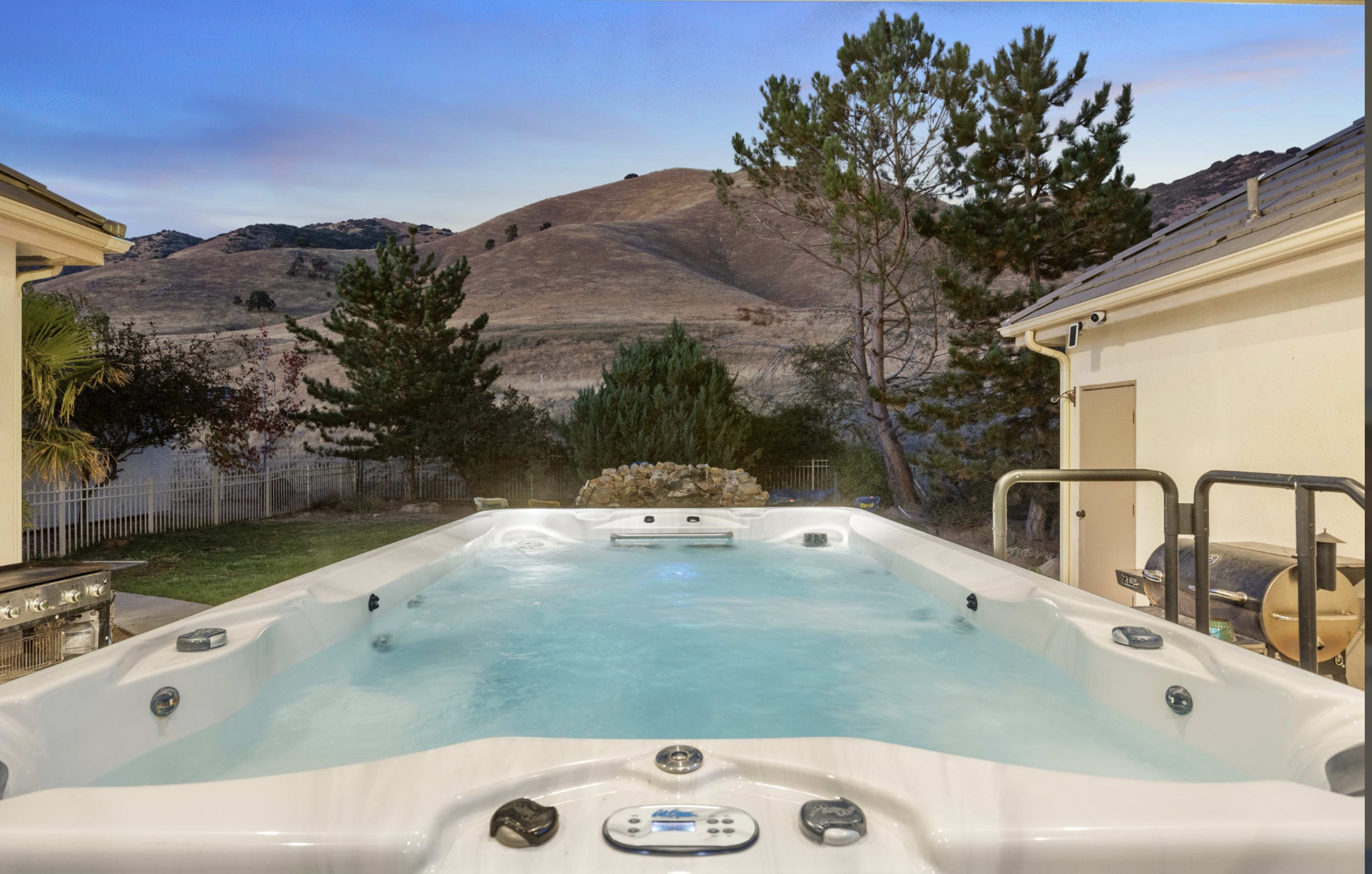 Private Vineyard Retreat: Estate with 200 Acres Image in , Tehachapi, CA
