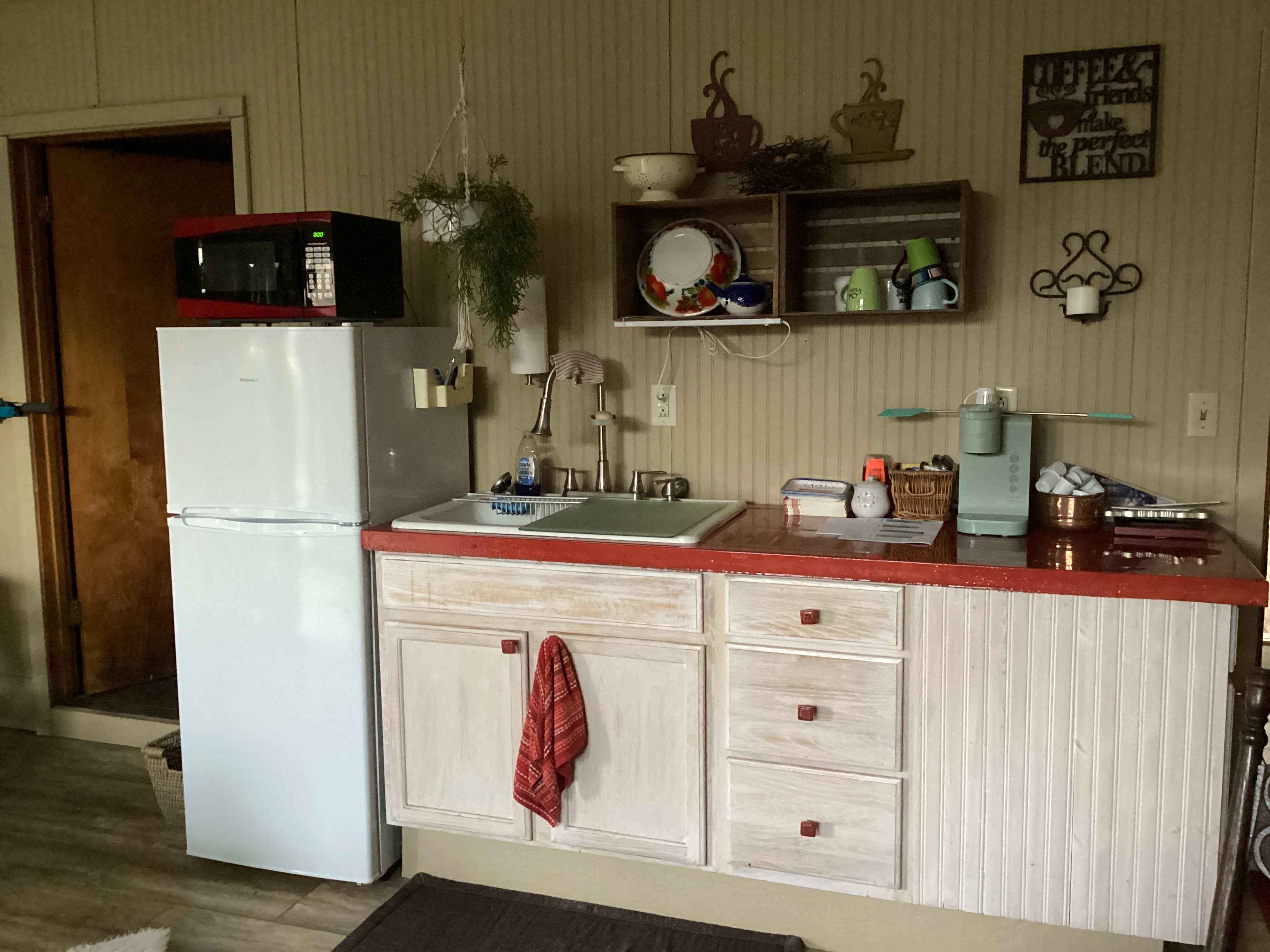 Peaceful, comfy meeting room with free parking, capacity 20 Image in Greenwood, Clarksville, TN