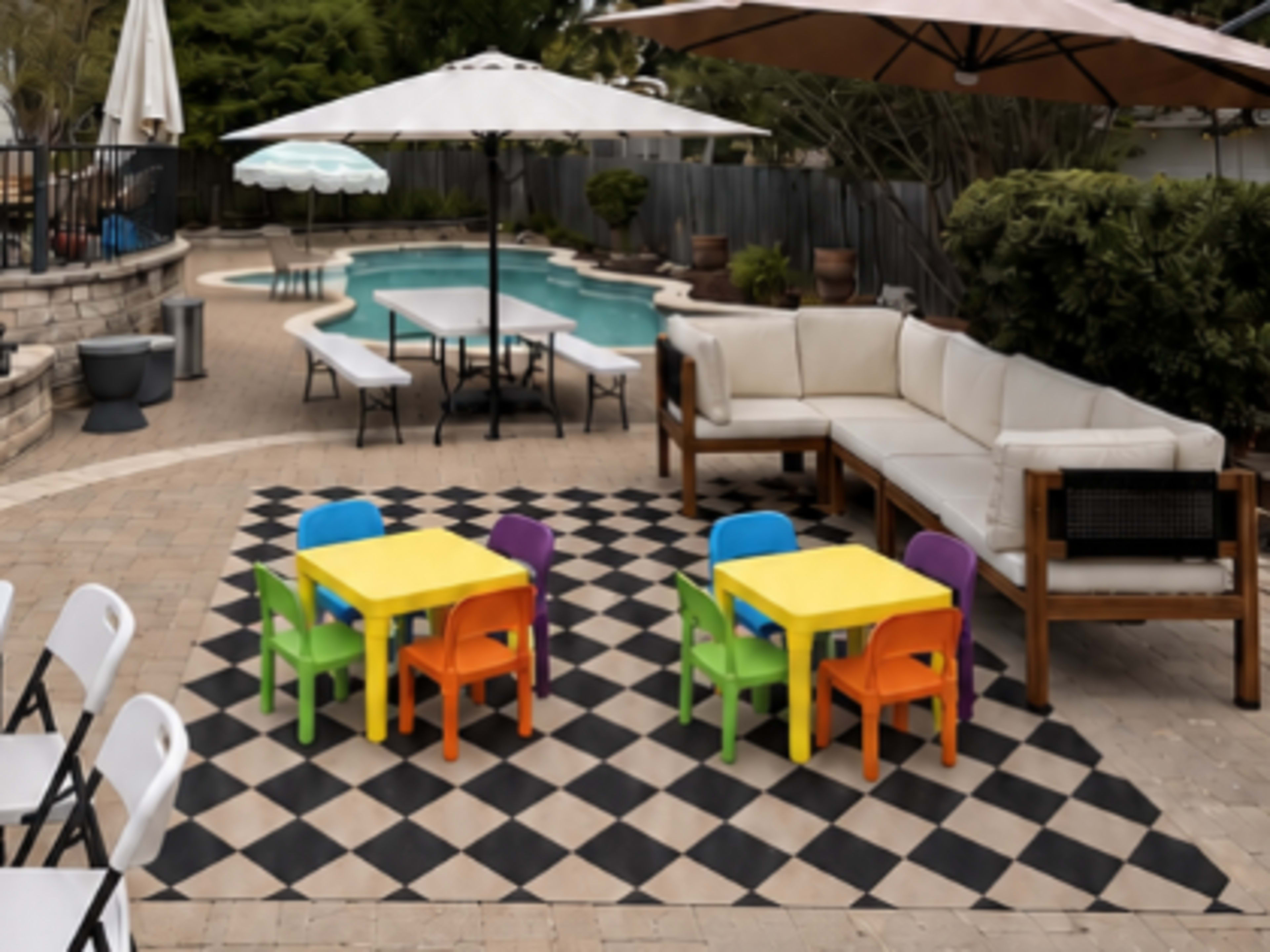 Kids Table and Chairs