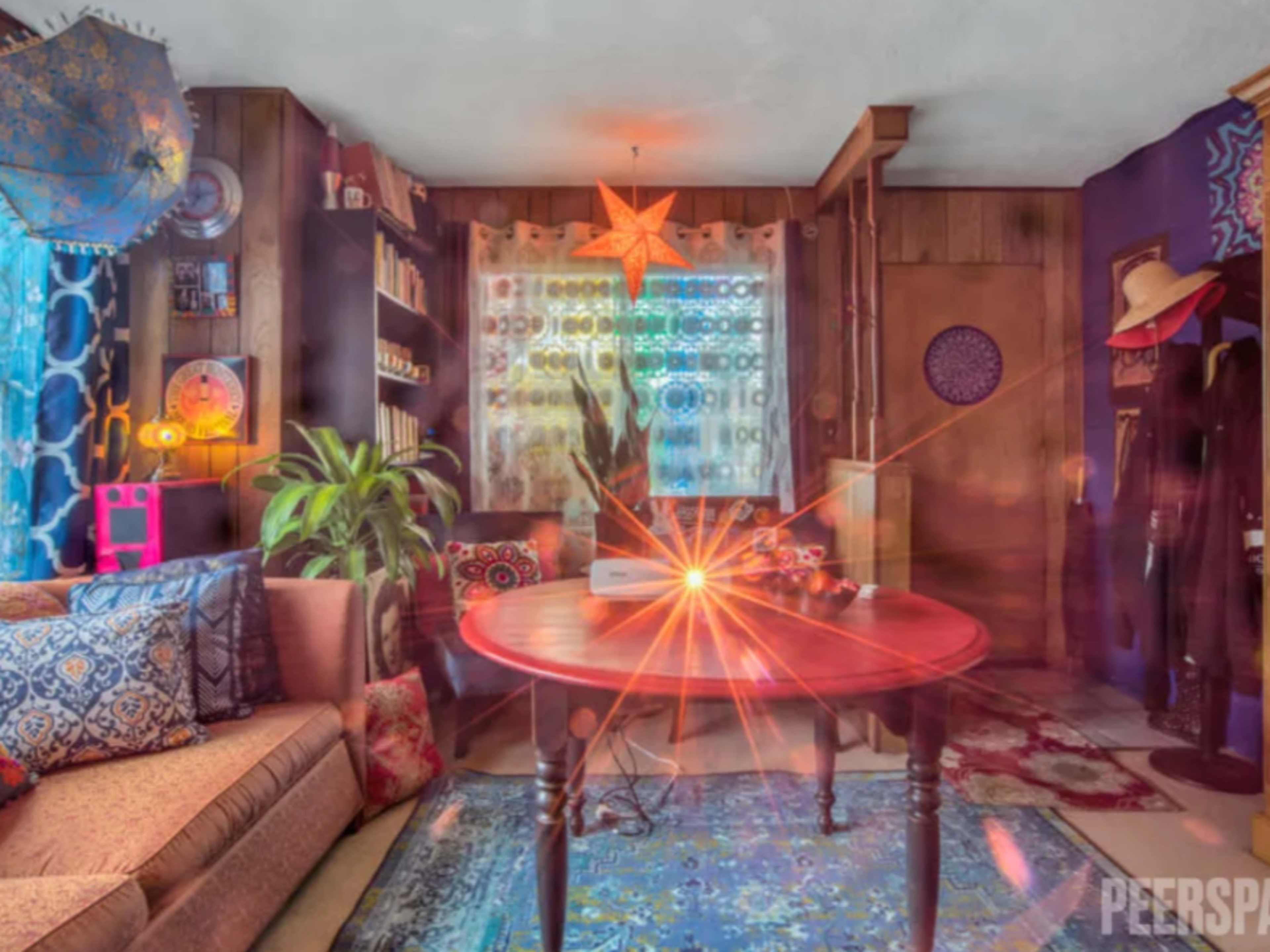 Projector and screen 