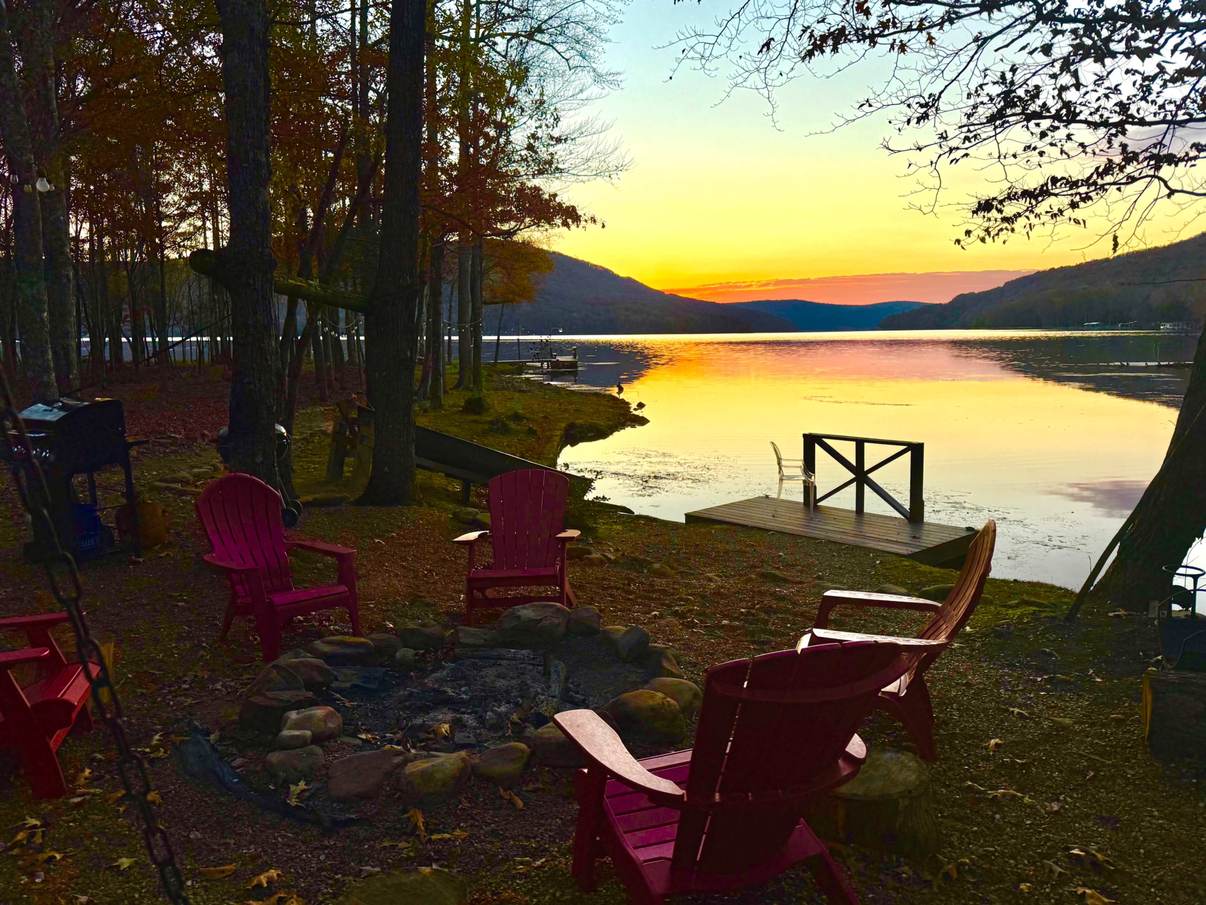 Creekside CabinPrivate Lakefront cabin Image in , Whitwell, TN