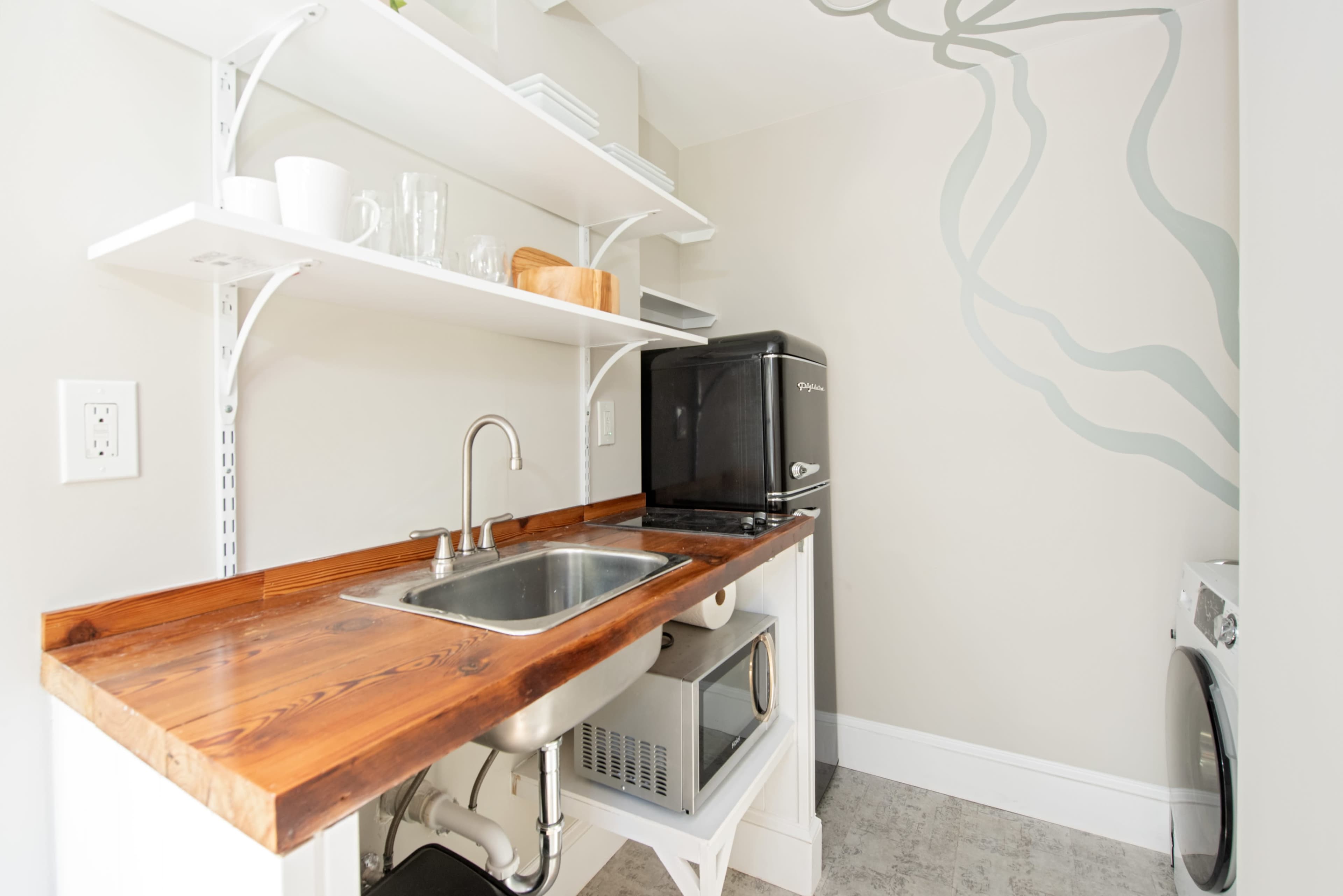Ursa Minor - Bright, Tiny Designer Carriage House Image in Cabbagetown, Atlanta, GA