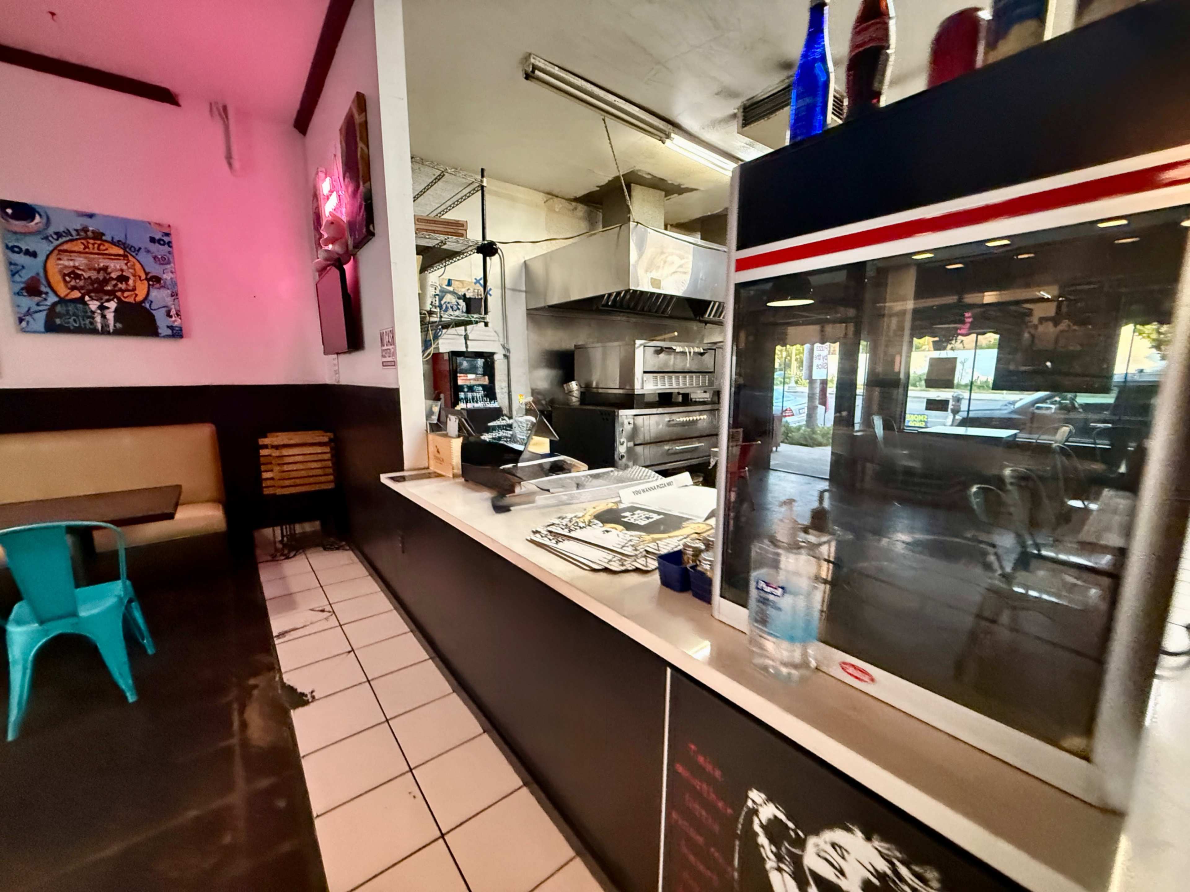 Raw NYC-Style Punk Pizzeria Image in Central LA, Los Angeles, CA