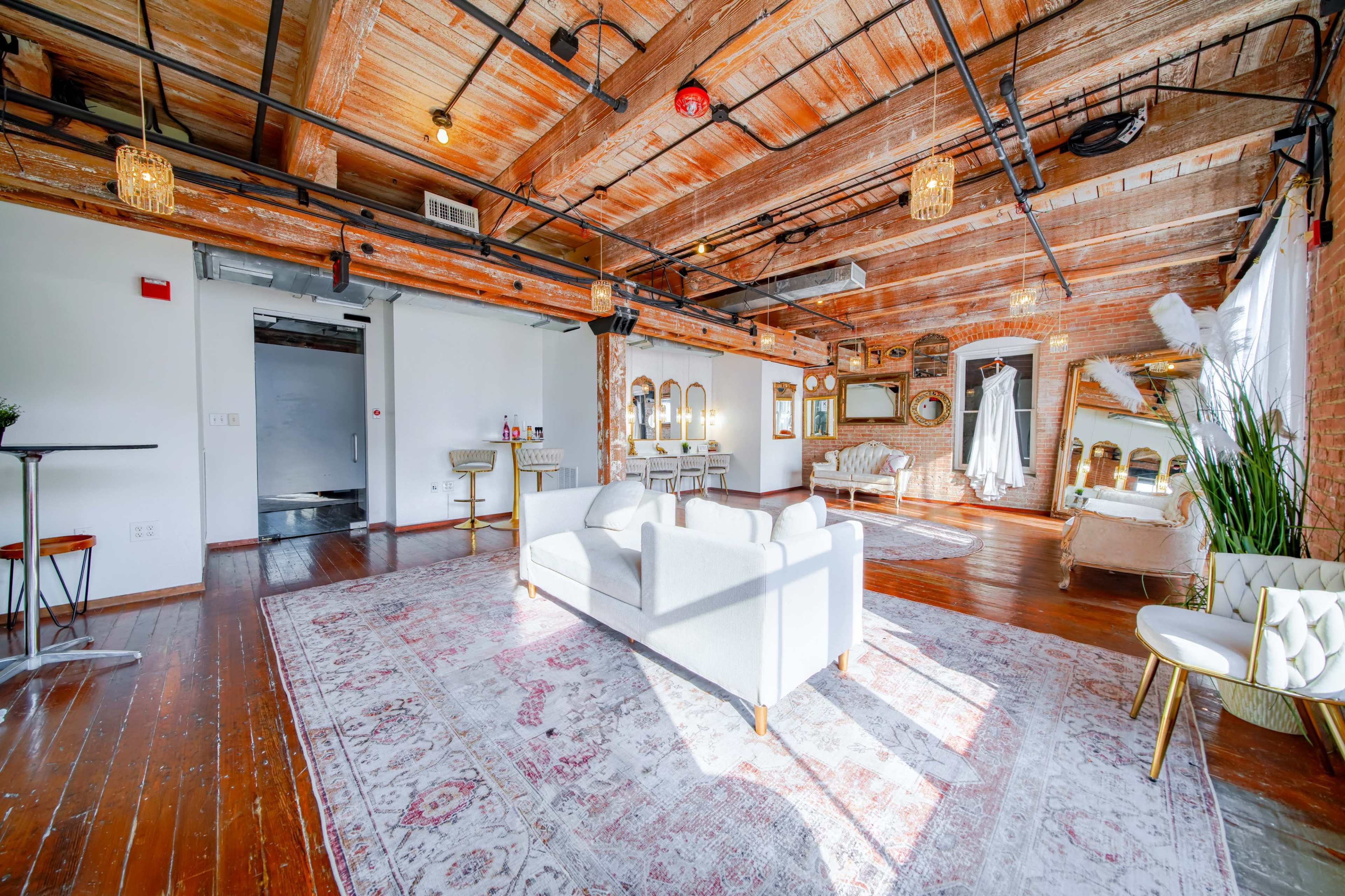 Industrial-Chic Loft Studio Image in Dallas Downtown Historic District, Dallas, TX
