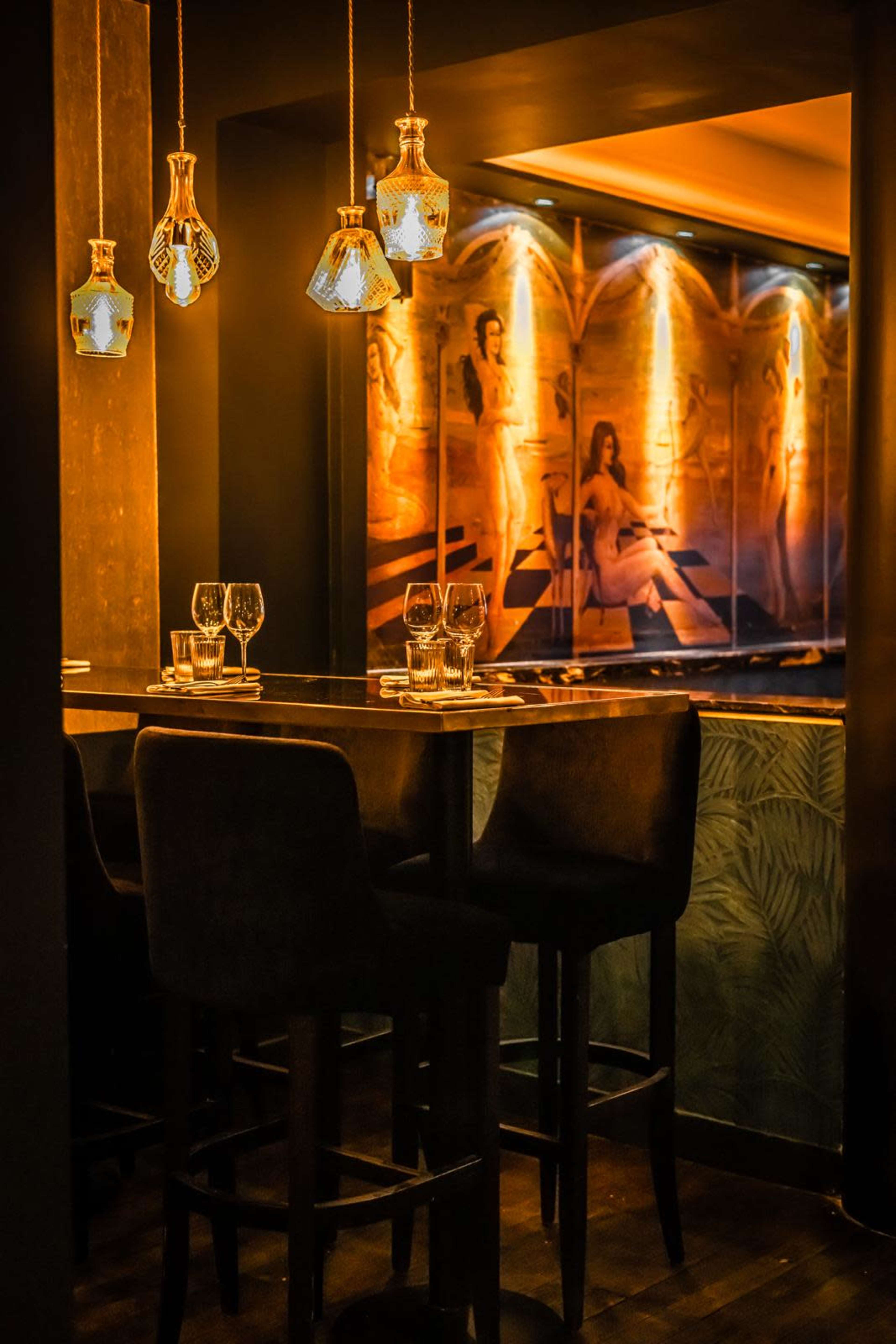 Bar , lounge, salle de fête à deux pas du Moulin rouge Image in Saint-Georges, PARIS, 