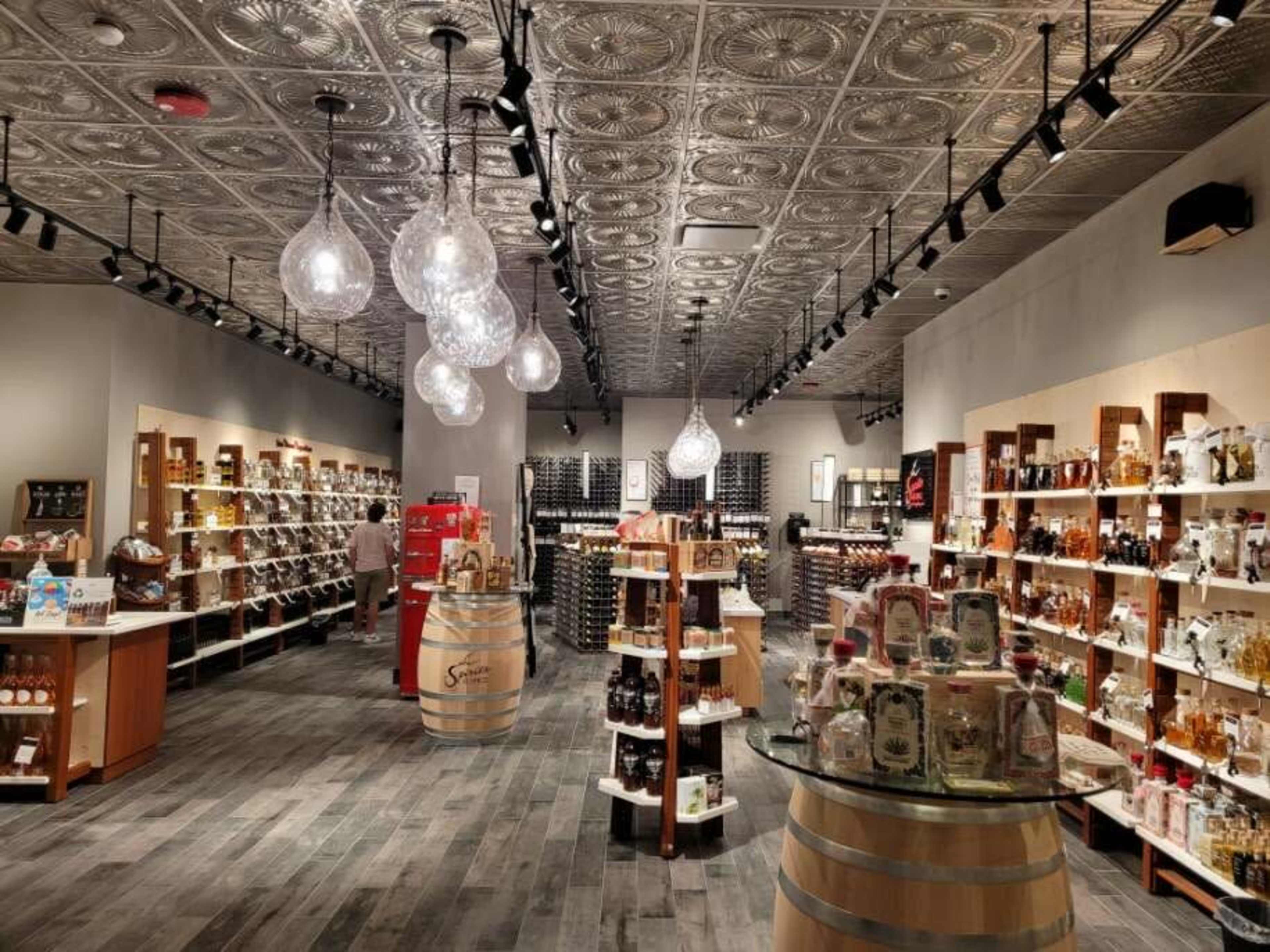 Storefront with Tasting Experience - Chicago Image in Near North Side, Chicago, IL