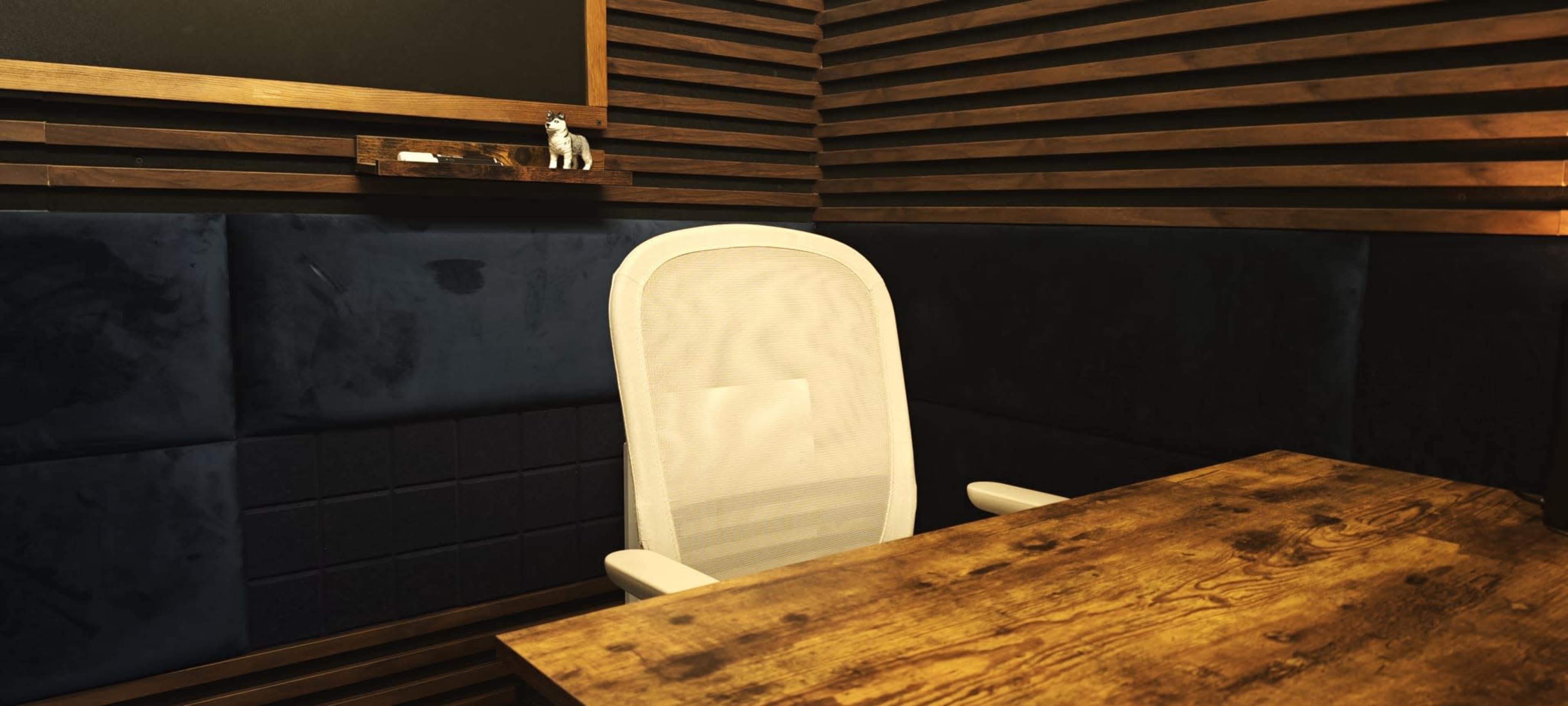 Bureau minimaliste pour 2personnes, à l'heure, Paris Gare de Lyon Image in Quinze-Vingts, Paris