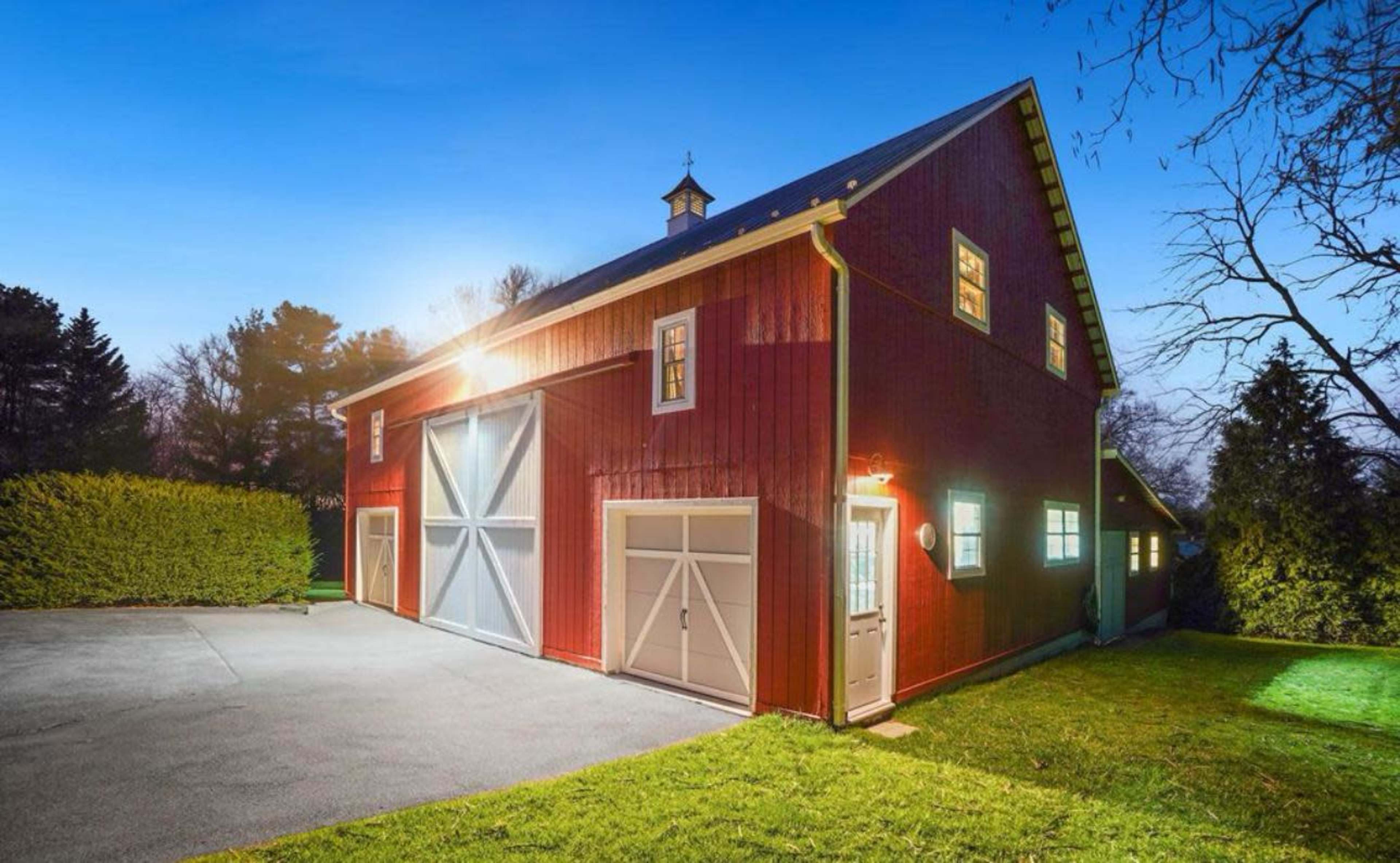 Elegant Barn Loft for Creative Sessions, Content & Private Dinners Image in Damascus, Damascus, MD