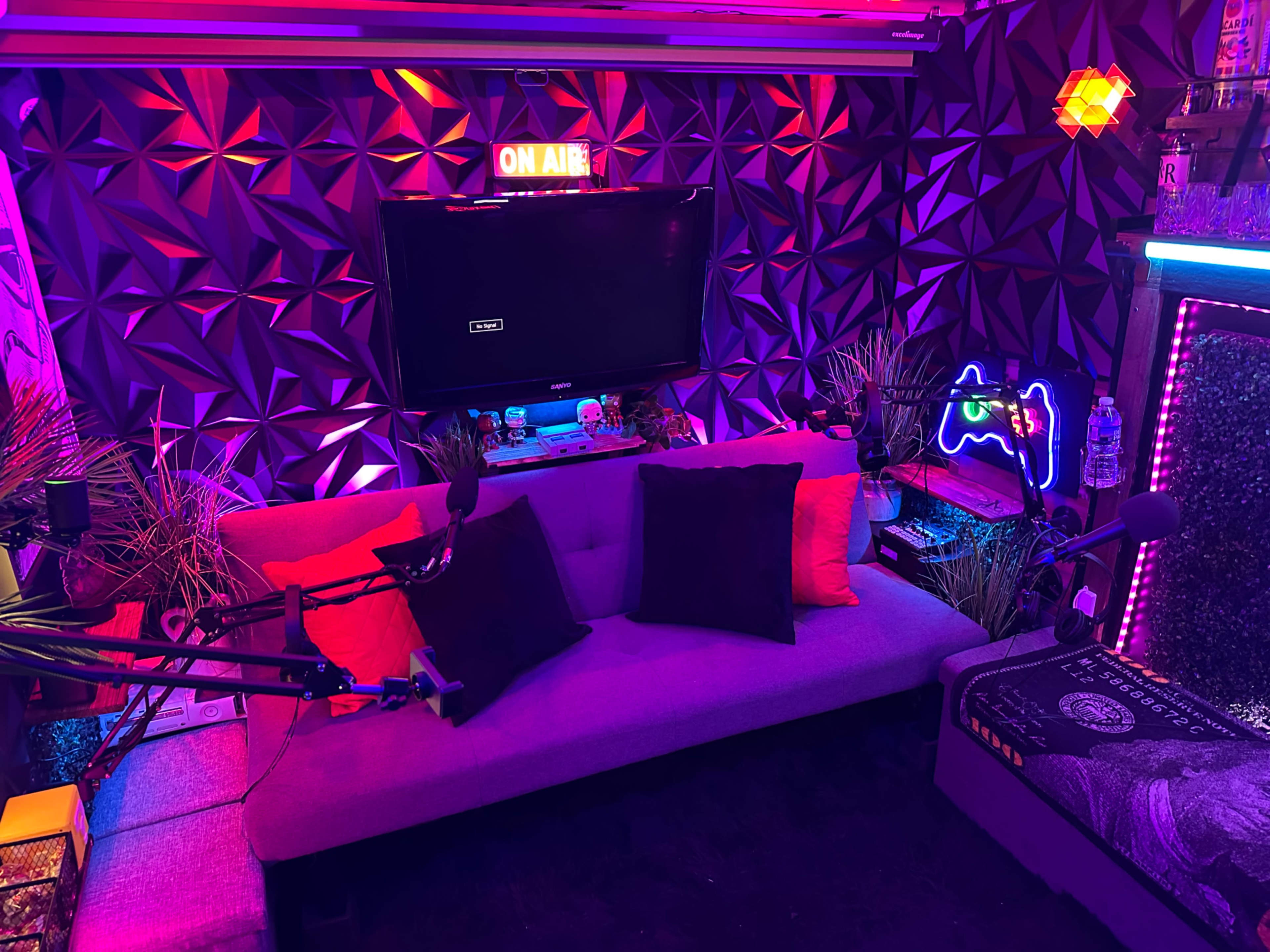Clubhouse Style Podcast/Content Creation Studio Uptown (HD Video Session Recording Included w/ Every Podcast Booking) Image in Elizabeth, Charlotte, NC
