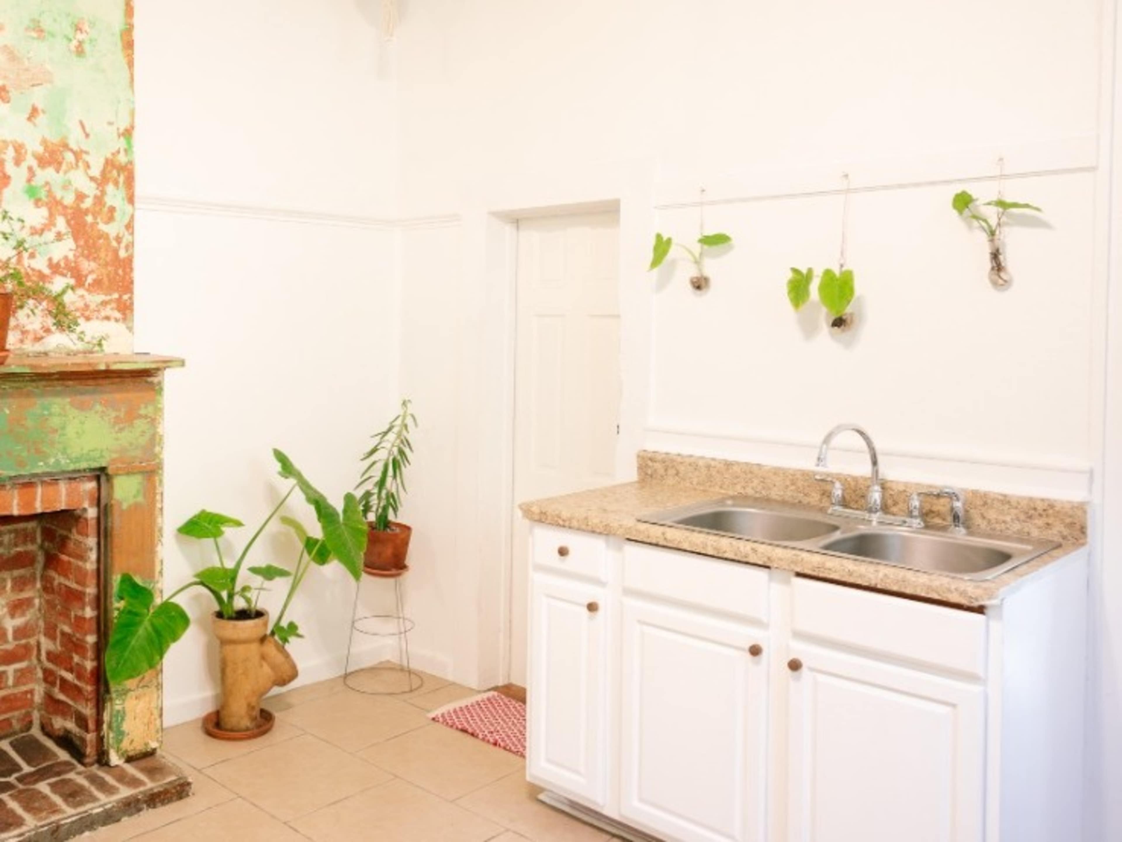 Light Kitchen Use (Staging, Snacks, Prep)