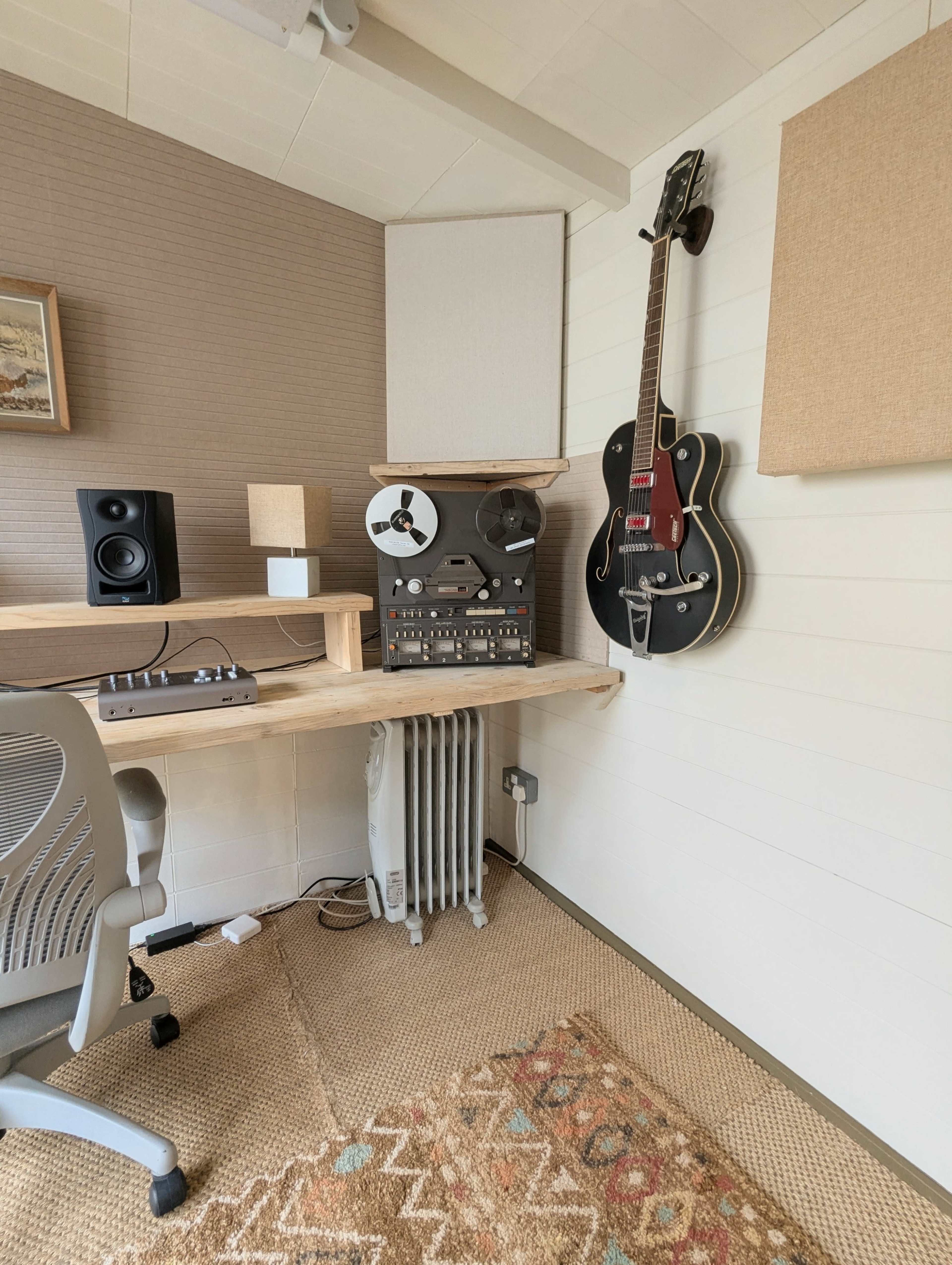 Cozy Garden Recording Studio for Acoustic Music & Voicover Image in Greenbank, Bristol, ENG