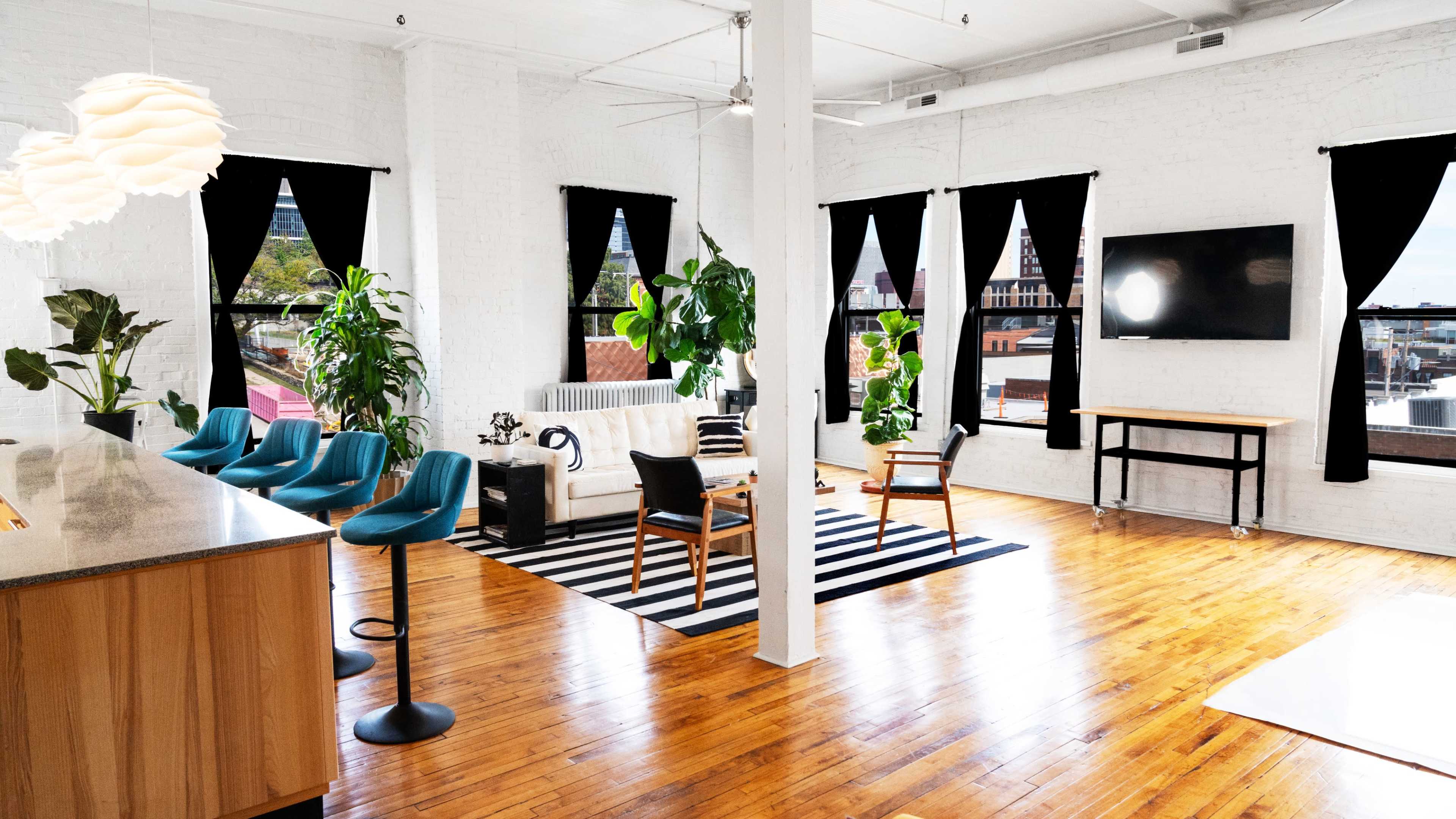 Luxury Natural Light Photography Studio with Stunning City Views Image in Broadway Gillham, Kansas City, MO