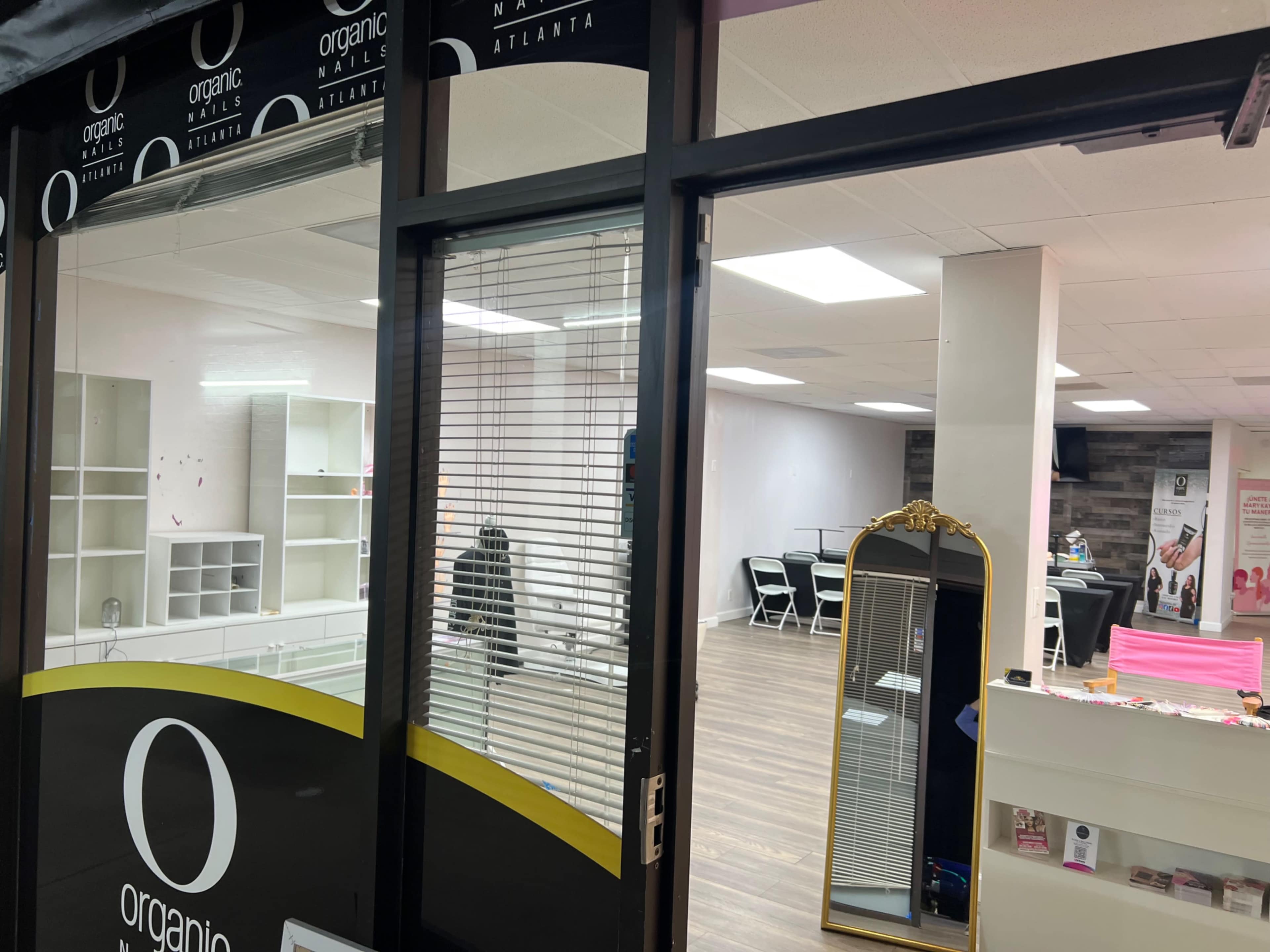 Bright & Versatile Studio on Holcomb Bridge – Ideal for Beauty Workshops Image in Peachtree Corners, norcross, GA