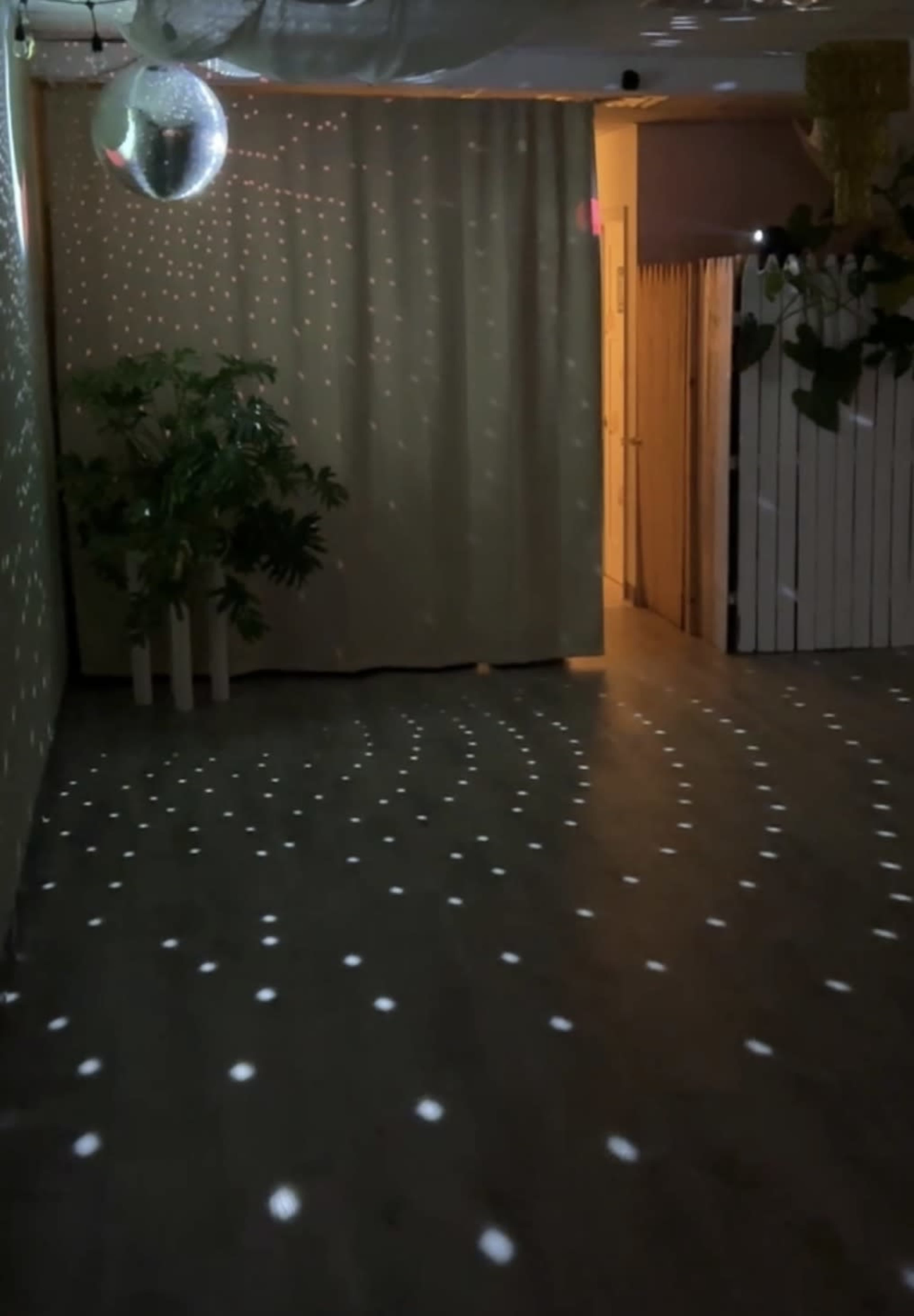 Photography Studio/Dance Hall/ Coworking. Open space, well lit. Option for warm lights. Image in Portage Park, Chicago, IL