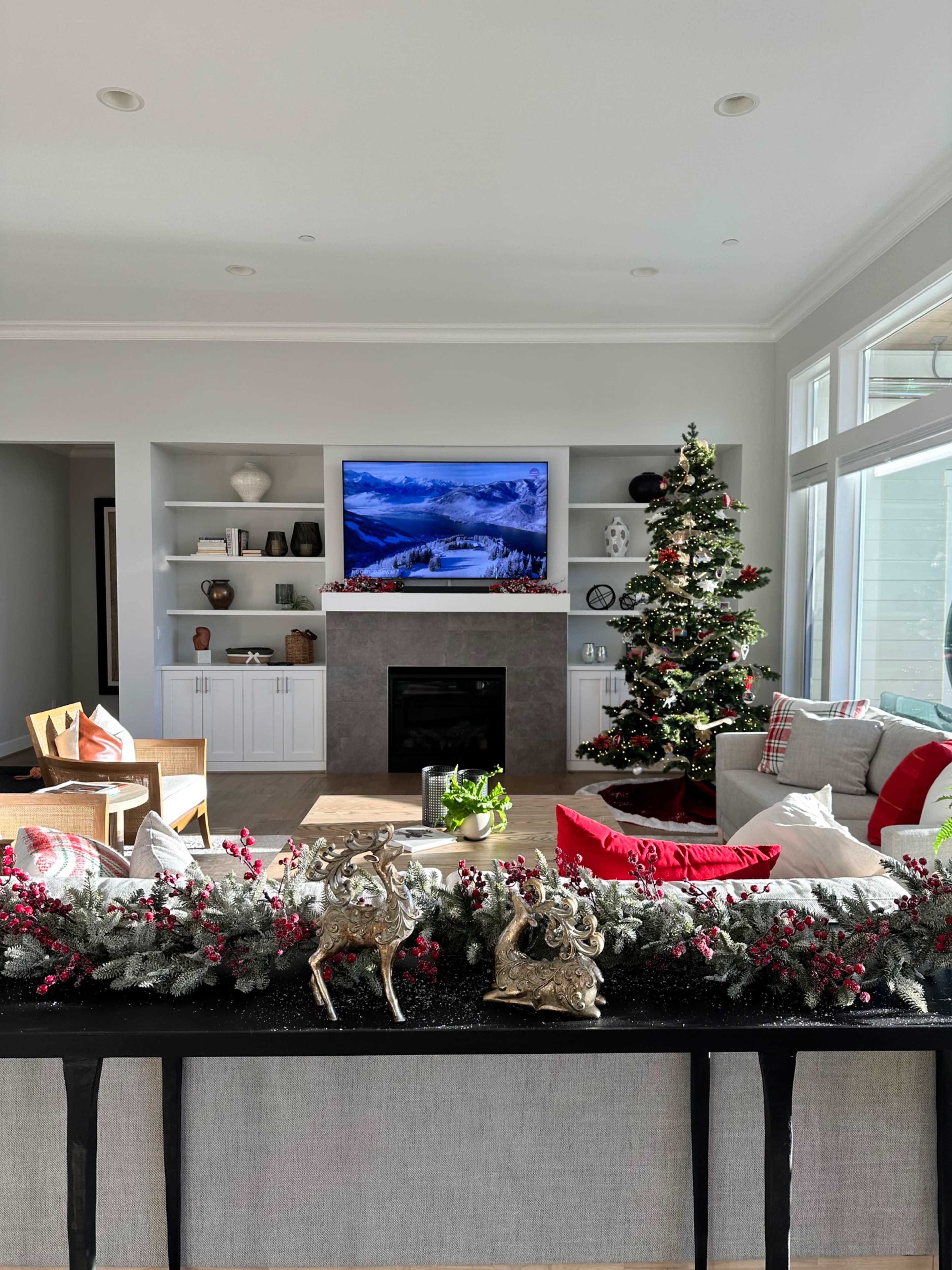 Beautiful well lit Mountain View home Image in , Buckley, WA