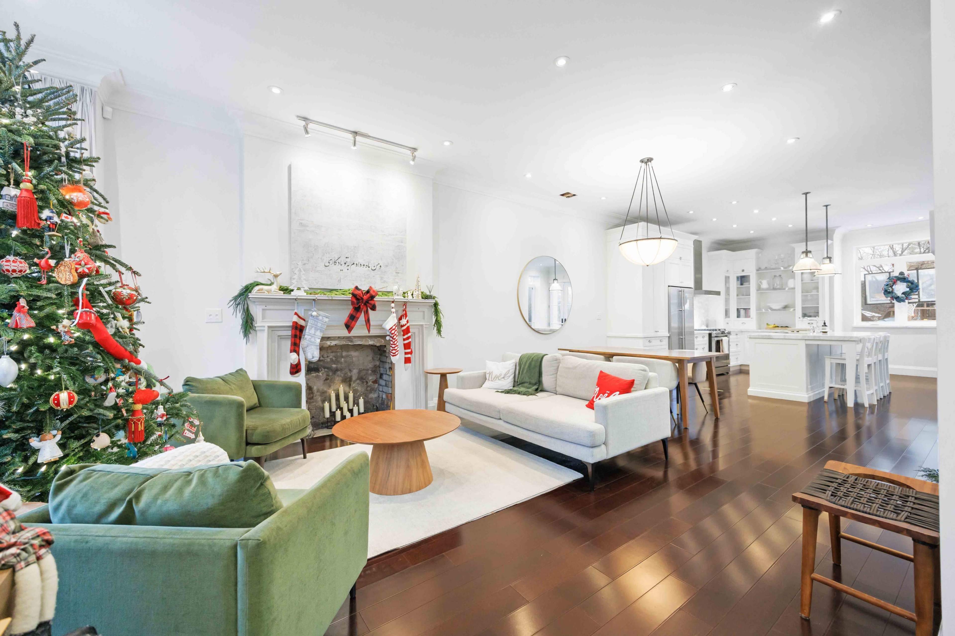 Bright Modern Family Home with Open-Concept Living & Elegant Kitchen Image in Birch Cliff, Scarborough, ON