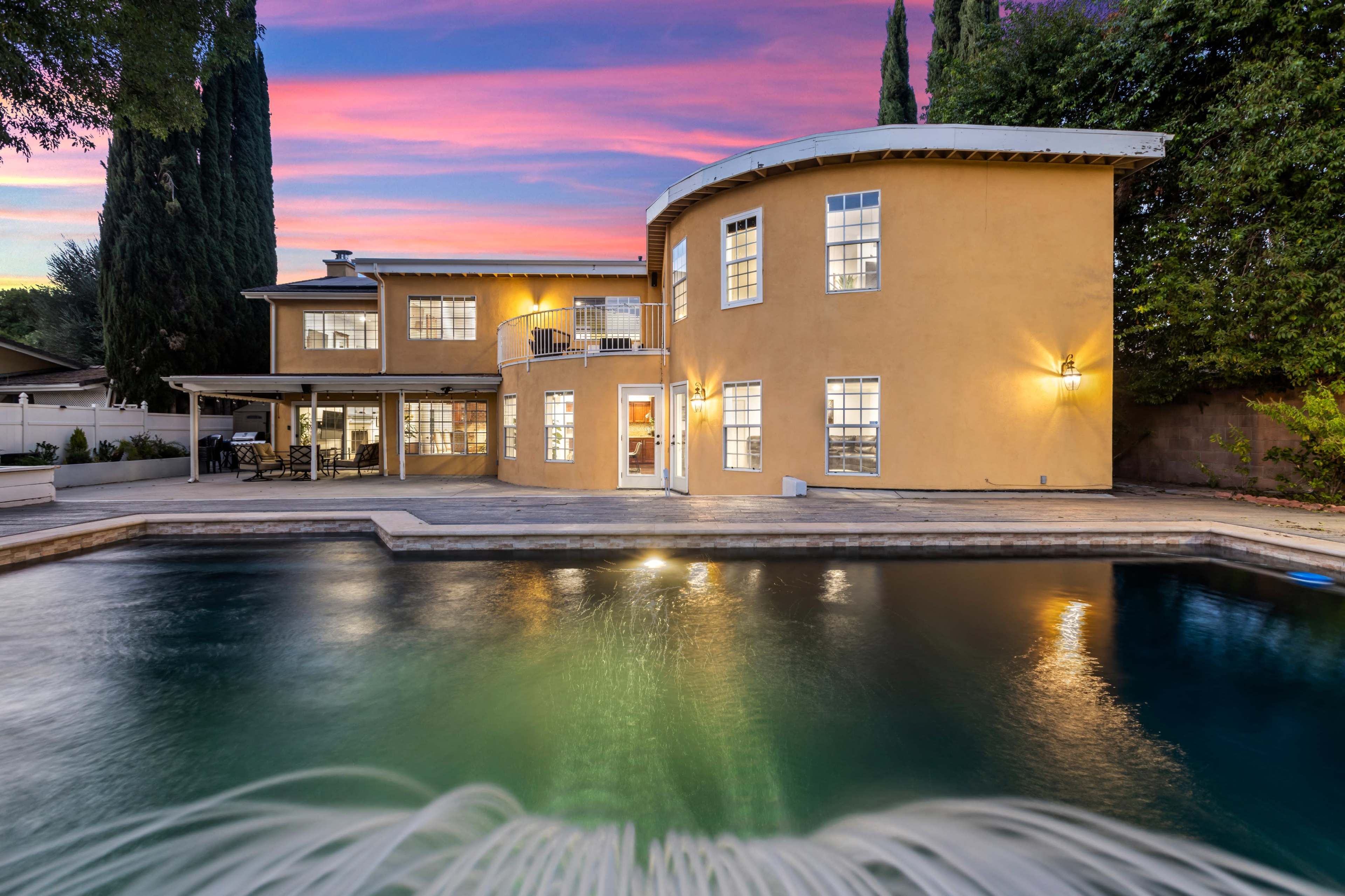 Villa Oasis: Spacious, Luxurious, Private Retreat. Image in West Hills, West hills, CA