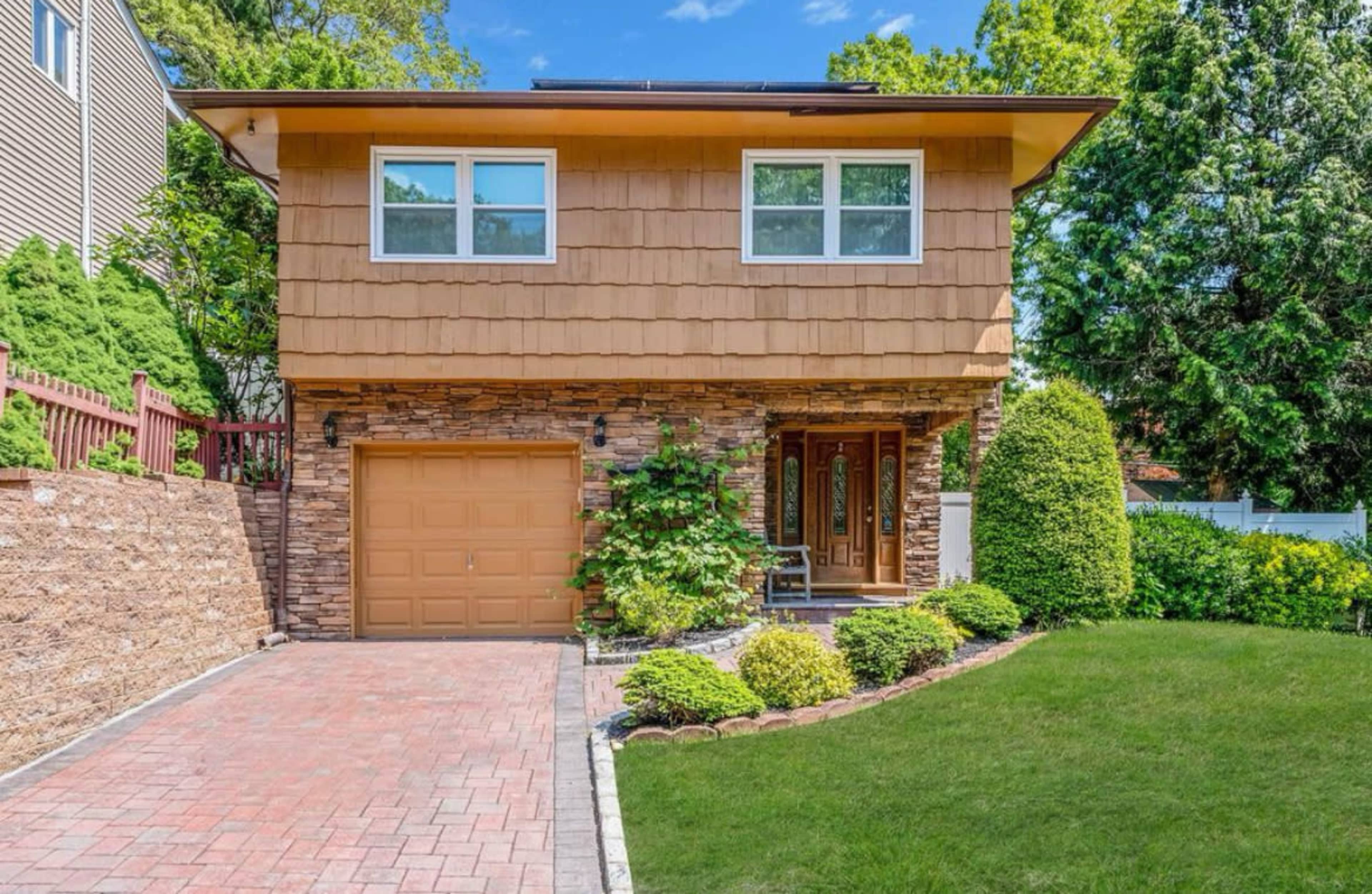 Modern Retreat Image in Huntington, West Hills, NY