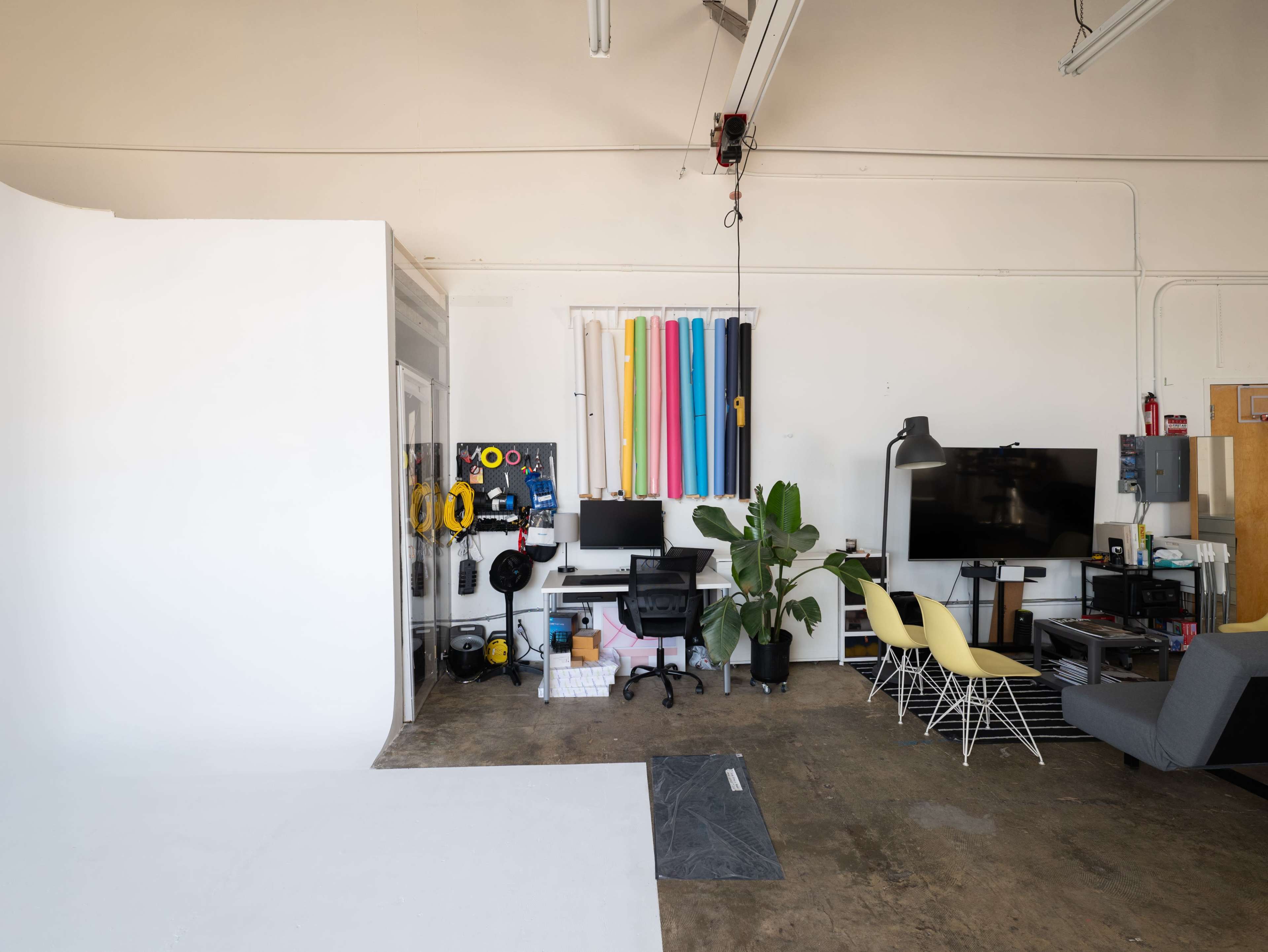 Perfect Studio with Cyc wall, Natural Light & Grip Equipment Image in Bayview, San Francisco, CA