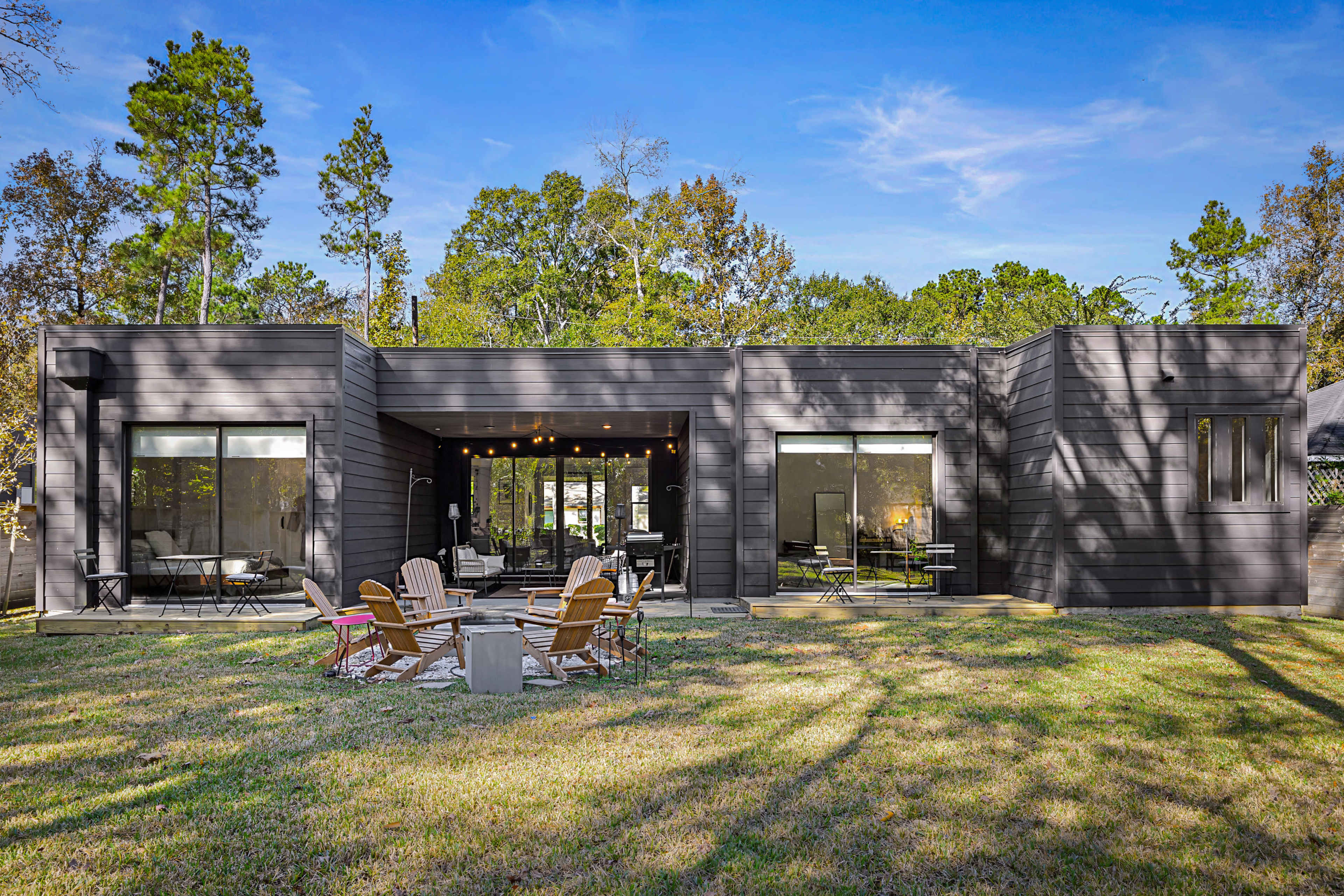 Modern Home - PERFECT for small gatherings and photo shoots Image in , Conroe, TX