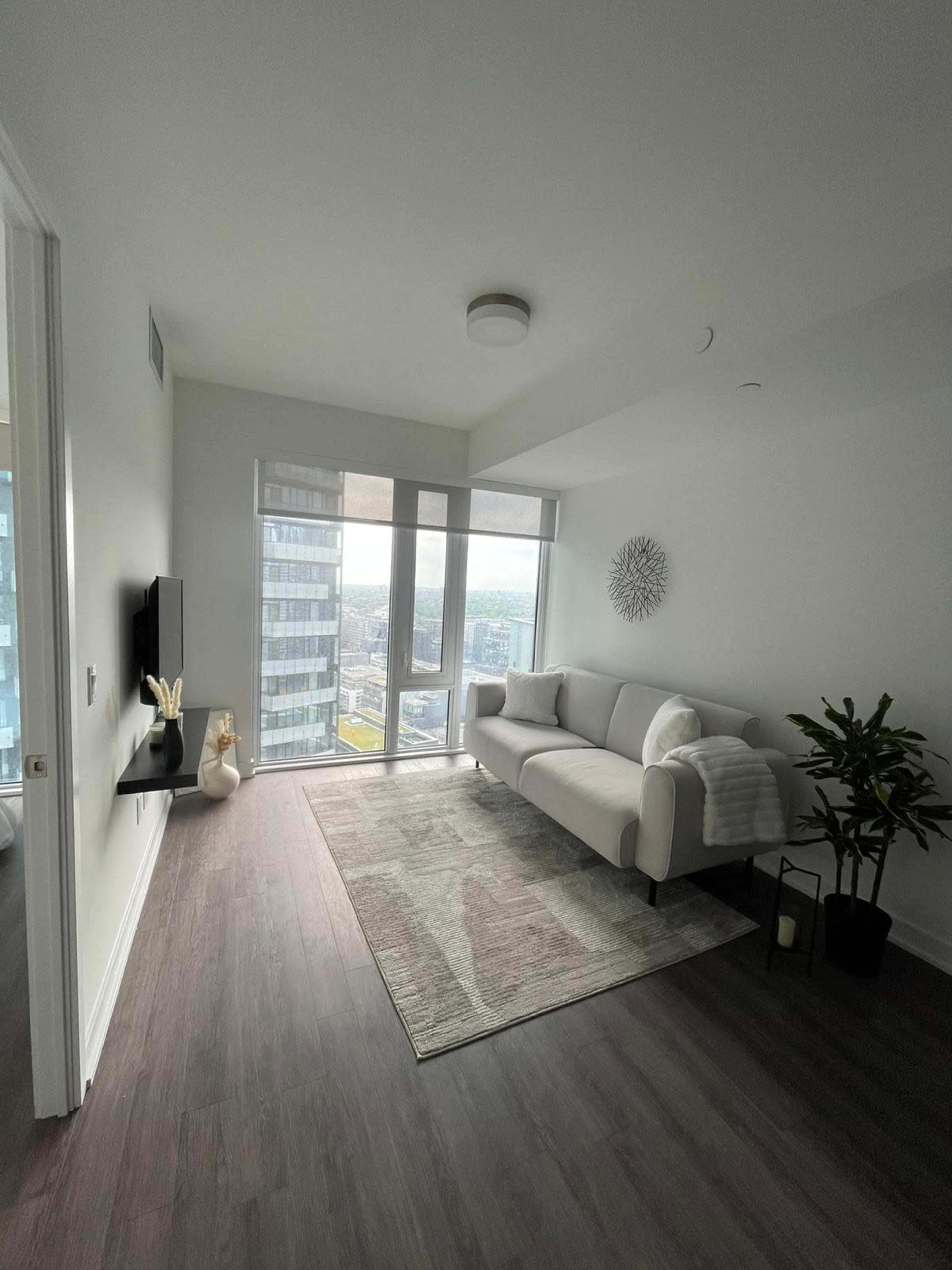 Downtown apartment with a skyline view of toronto Image in Downtown Toronto, Toronto, ON