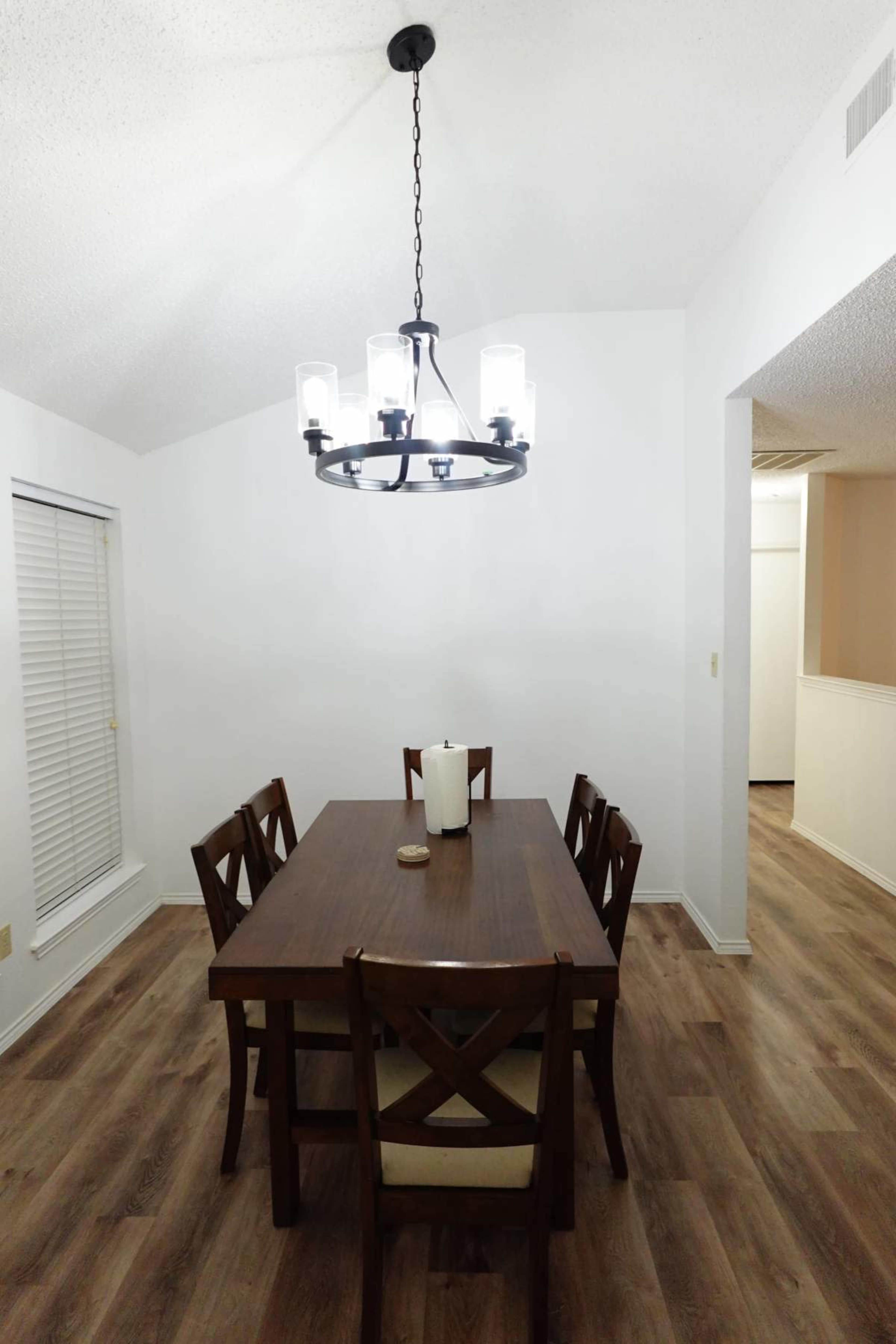 Standard house that could be used for creative purposes Image in Southeast Arlington, Arlington, TX