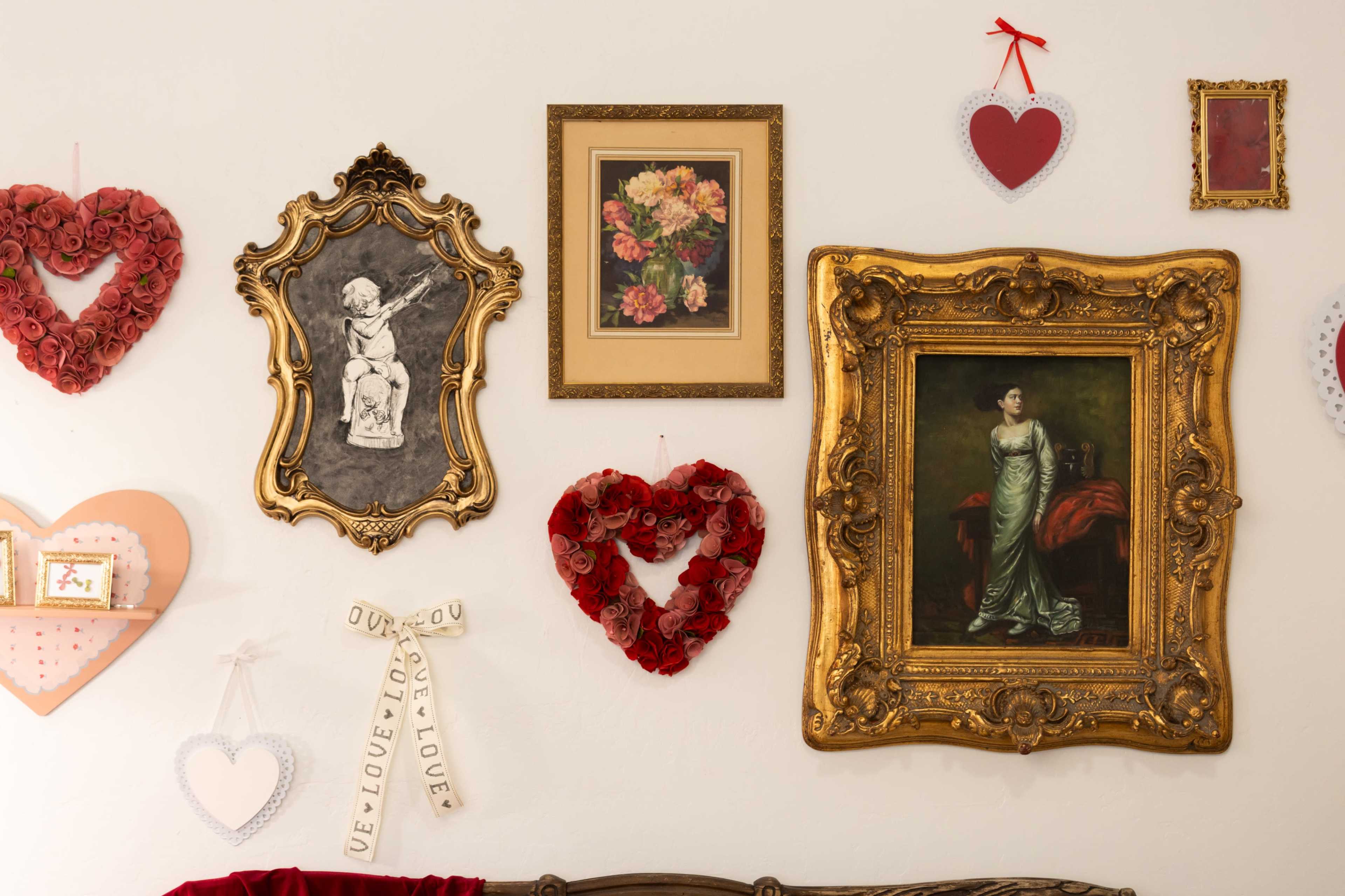 Vintage studio with bay window for natural light Image in Old Stine, Bakersfield, CA
