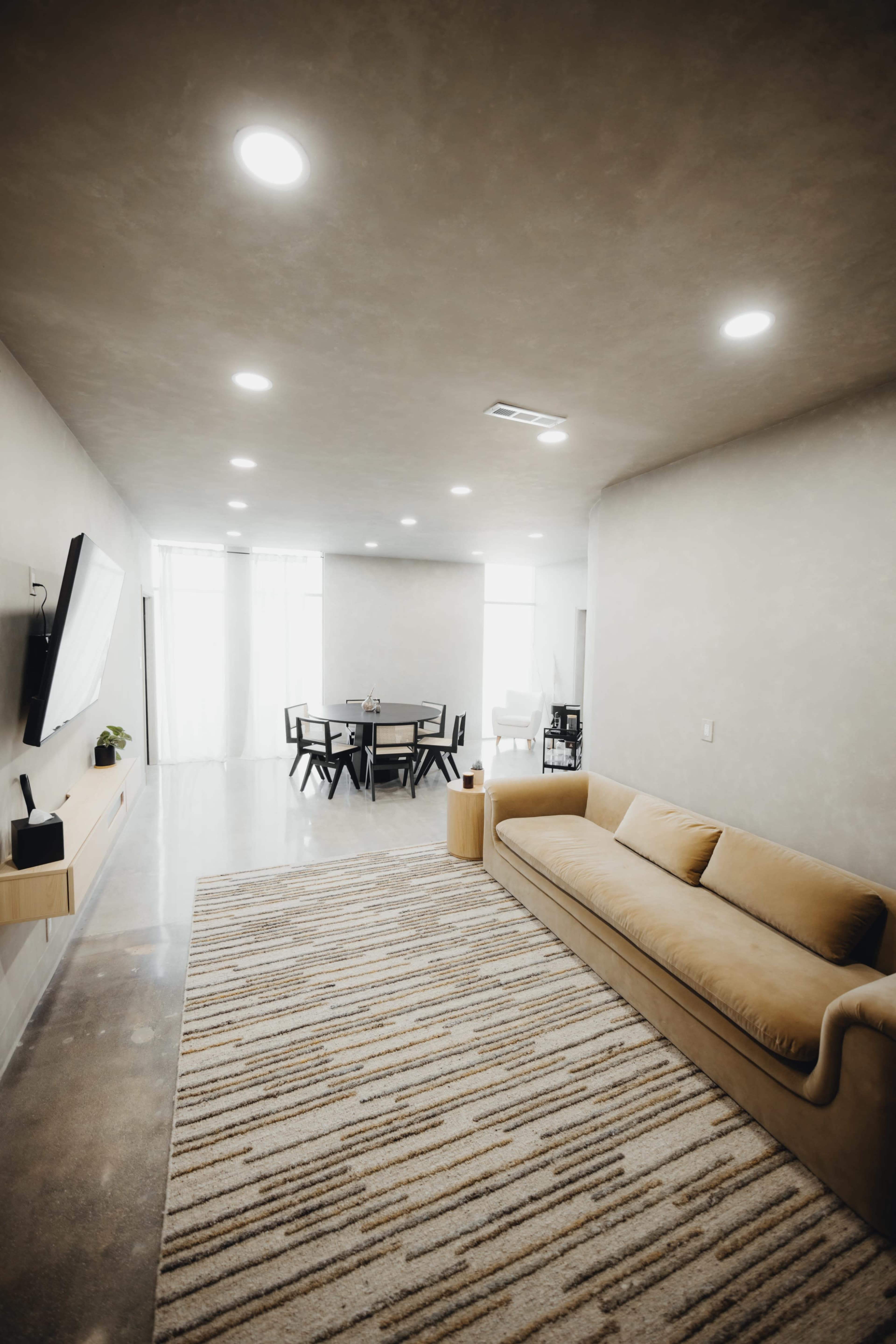 Neutral Organic Office Lounge Image in Whittier, Whittier, CA