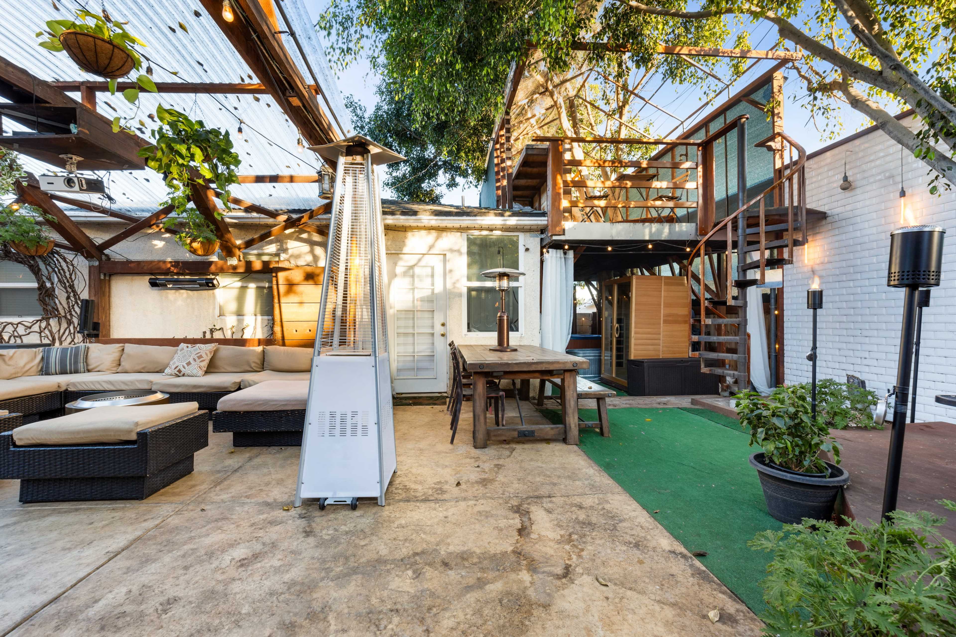 Large Magical Outdoor Space in Inglewood Image in Hyde Park, Los Angeles, CA