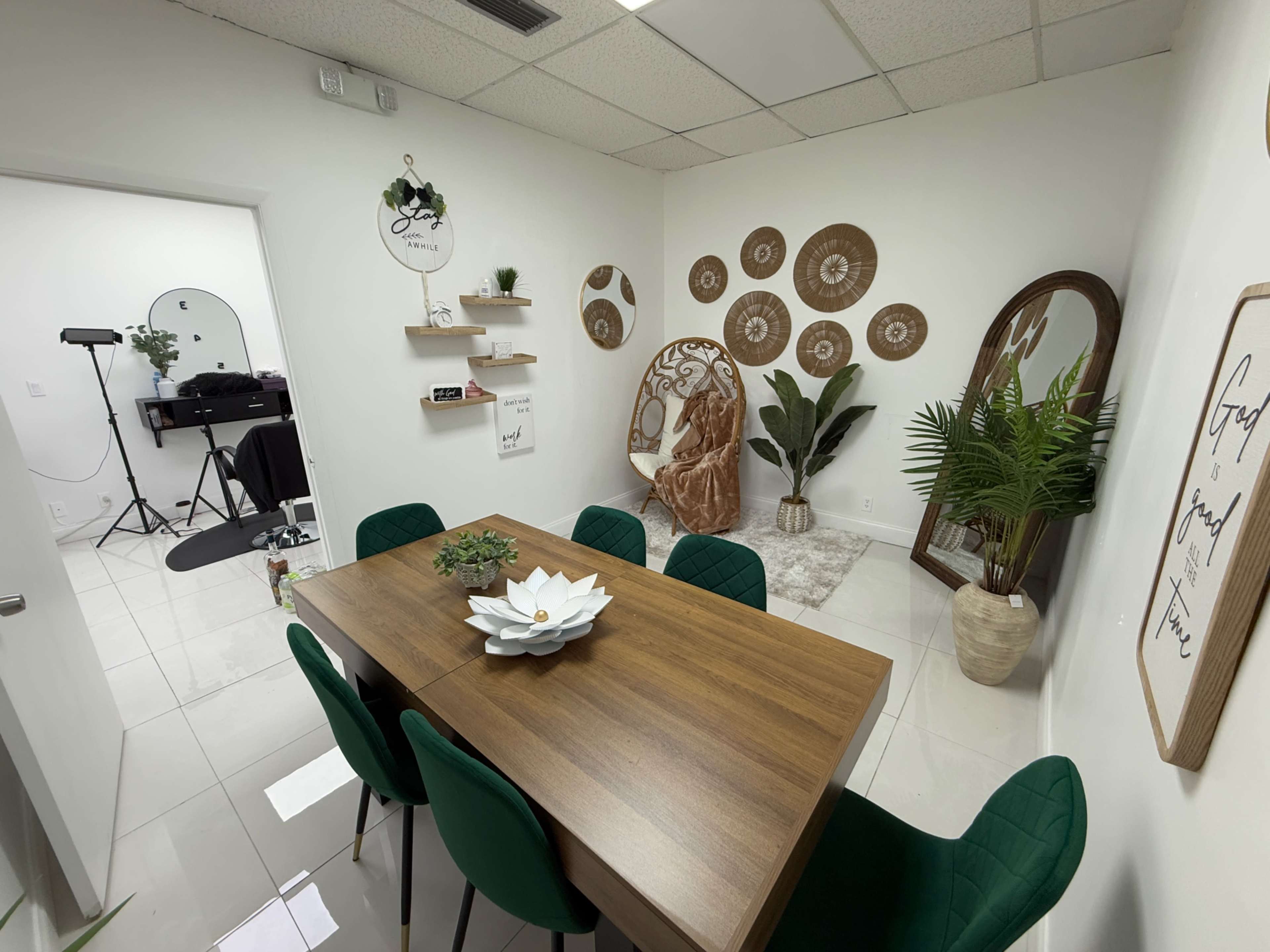 Chic Multi-Use Content Room in Lauderdale with White Wall & Decor Vibes Image in North Lauderdale, Lauderdale Lakes, FL