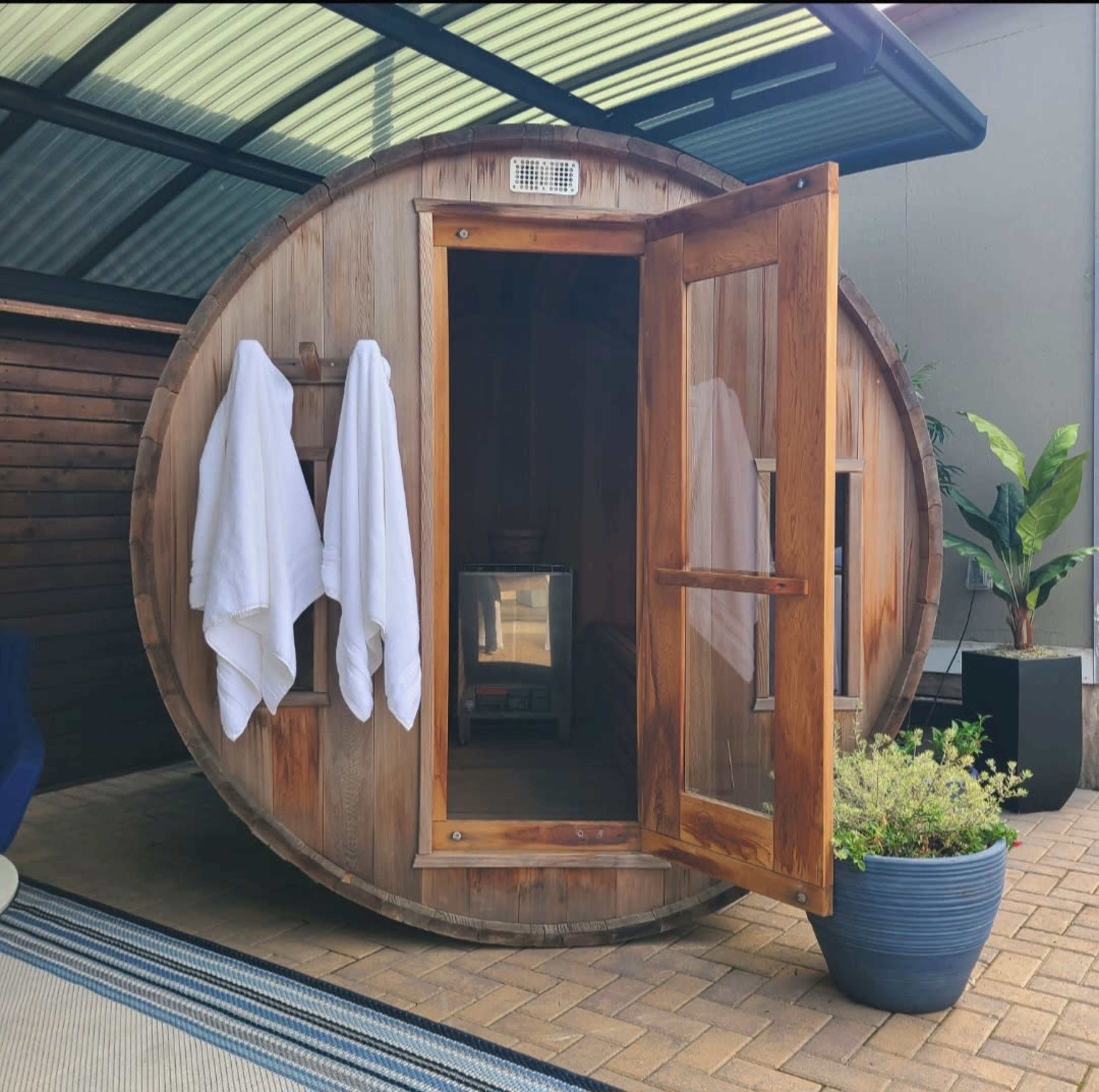 Beautiful Urban Oais With Hot Tub and Sauna Image in Millsmont, OAKLAND, CA