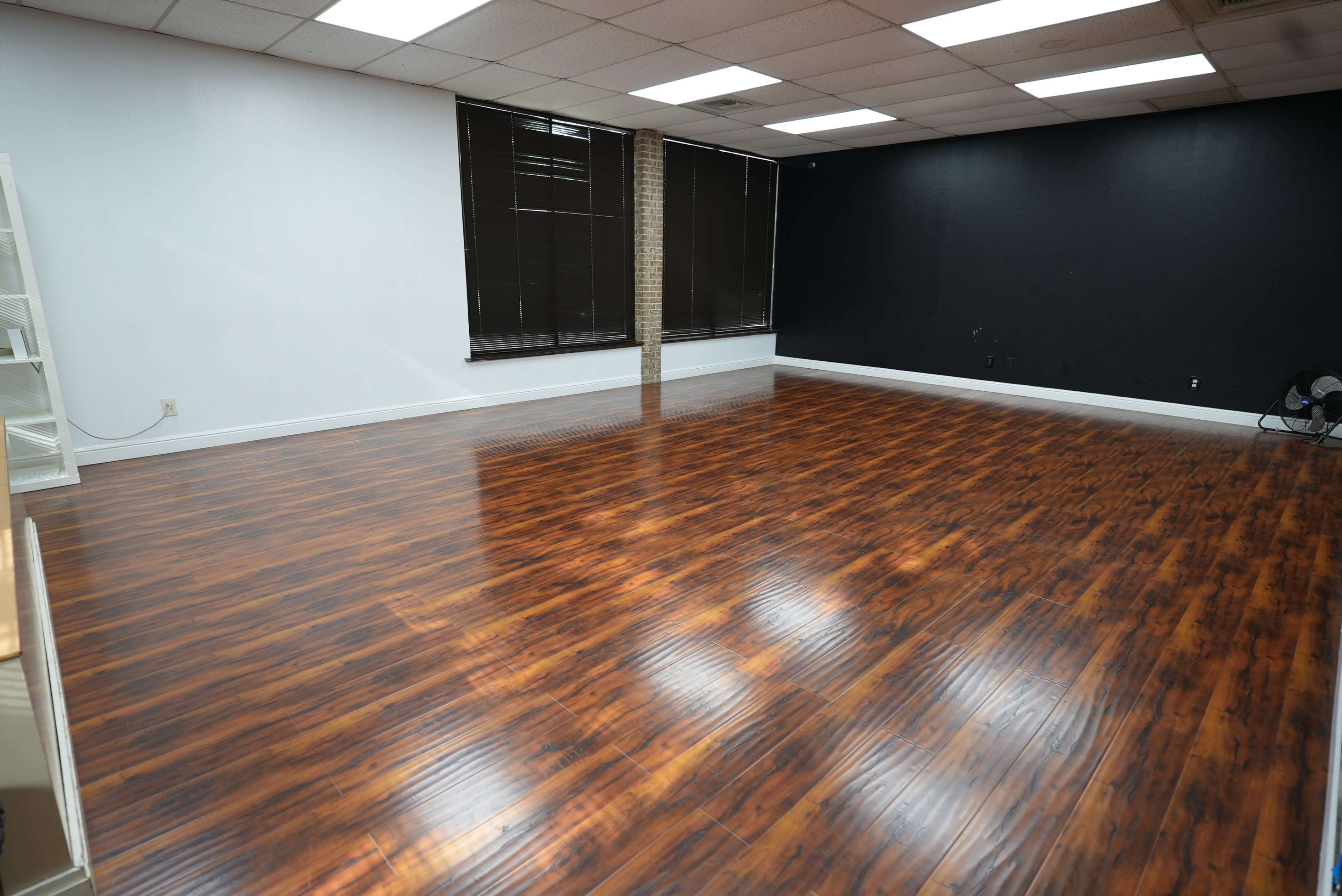Mirrored Studio with Windows. Hourly Rental Near Addison Dallas Image in Far North Dallas, Dallas, TX